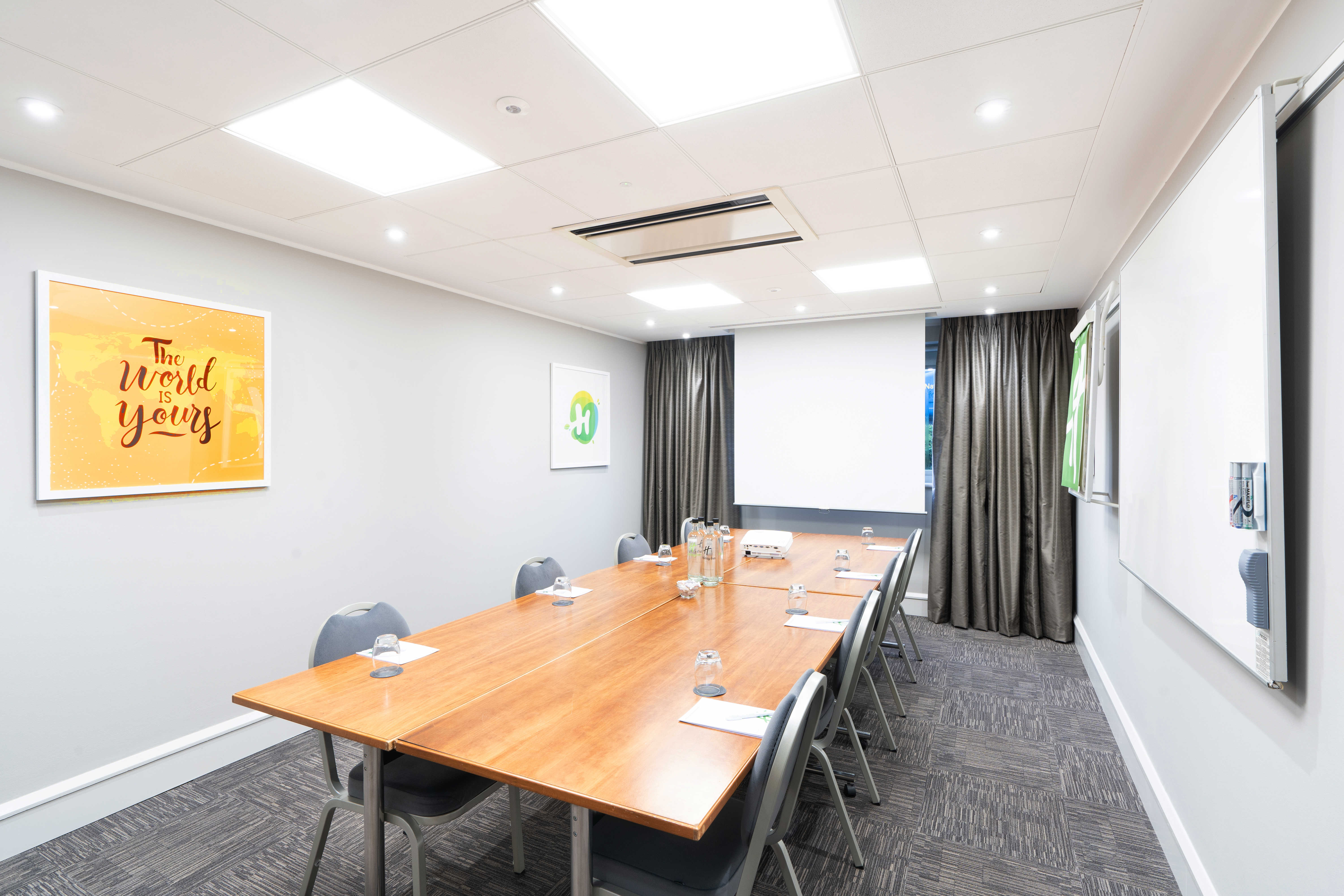 Small Boardroom at Holiday Inn Hemel Hempstead, modern meeting space for workshops.