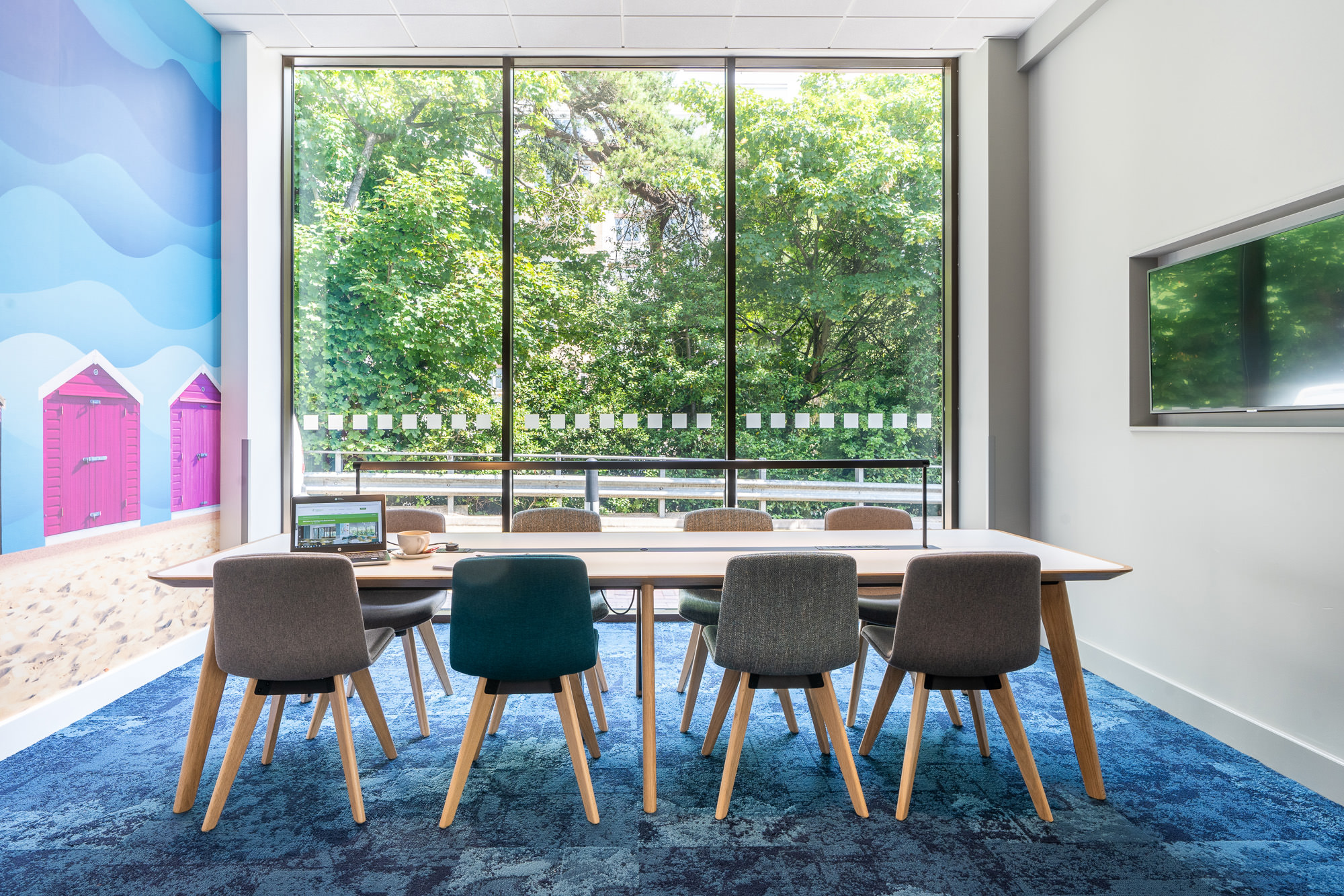 Modern meeting room at Holiday Inn Bournemouth with large table and natural light.