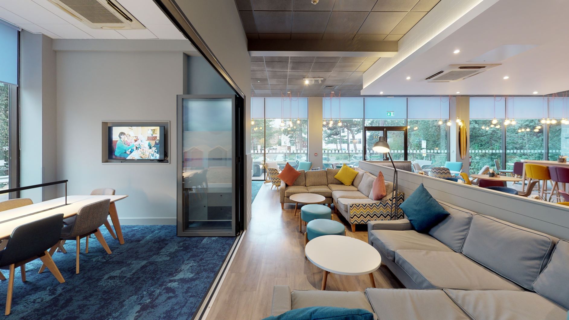 Modern lounge area in Holiday Inn Bournemouth for meetings and networking events.