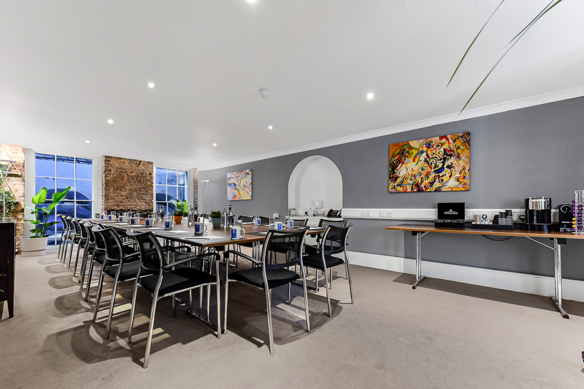 Library Room in Adam House with long table, ideal for meetings and brainstorming events.