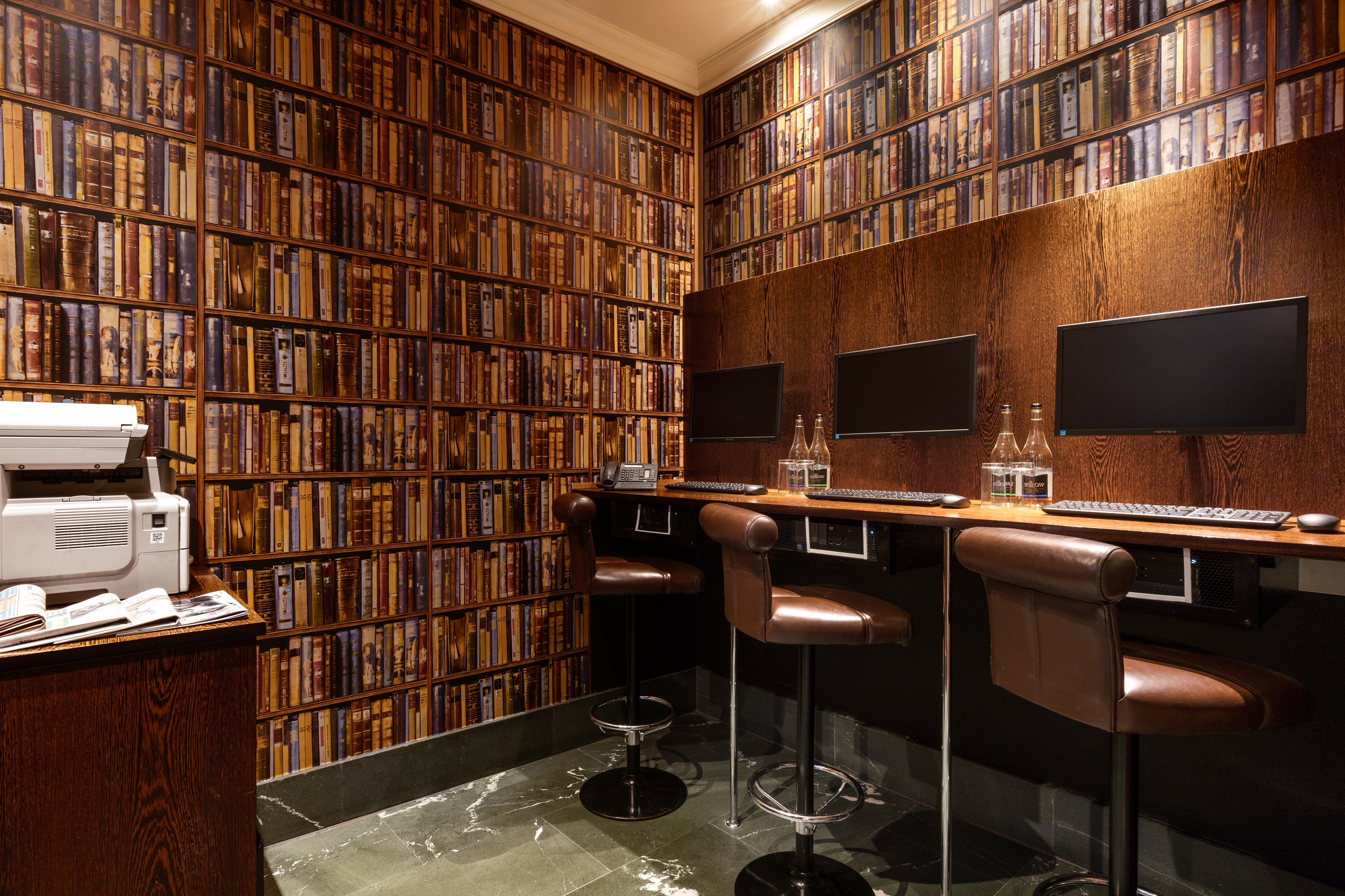Green Room - 5n02buozxcd.jpg