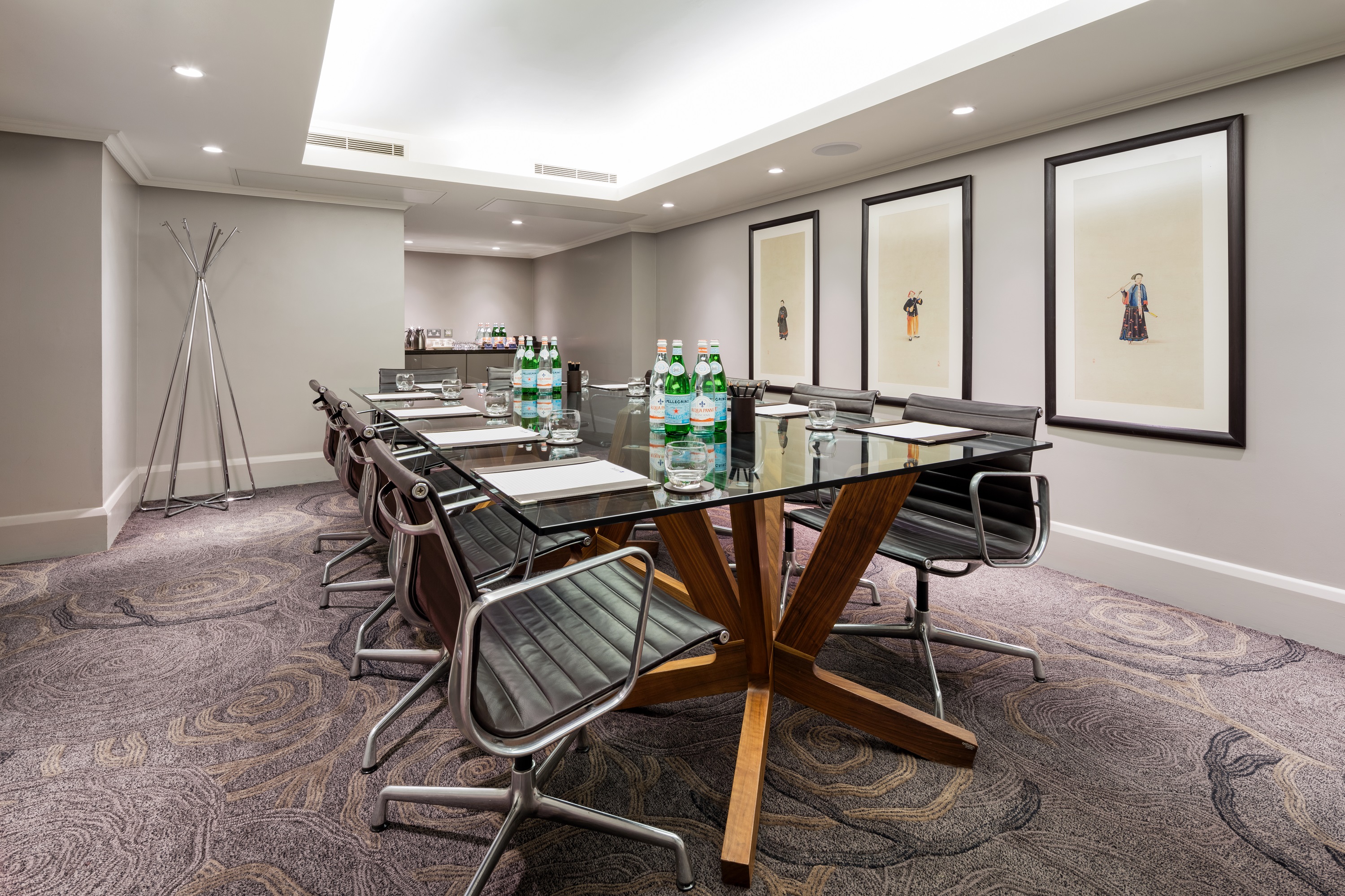 Langham - pp2plx2qsaw.jpg