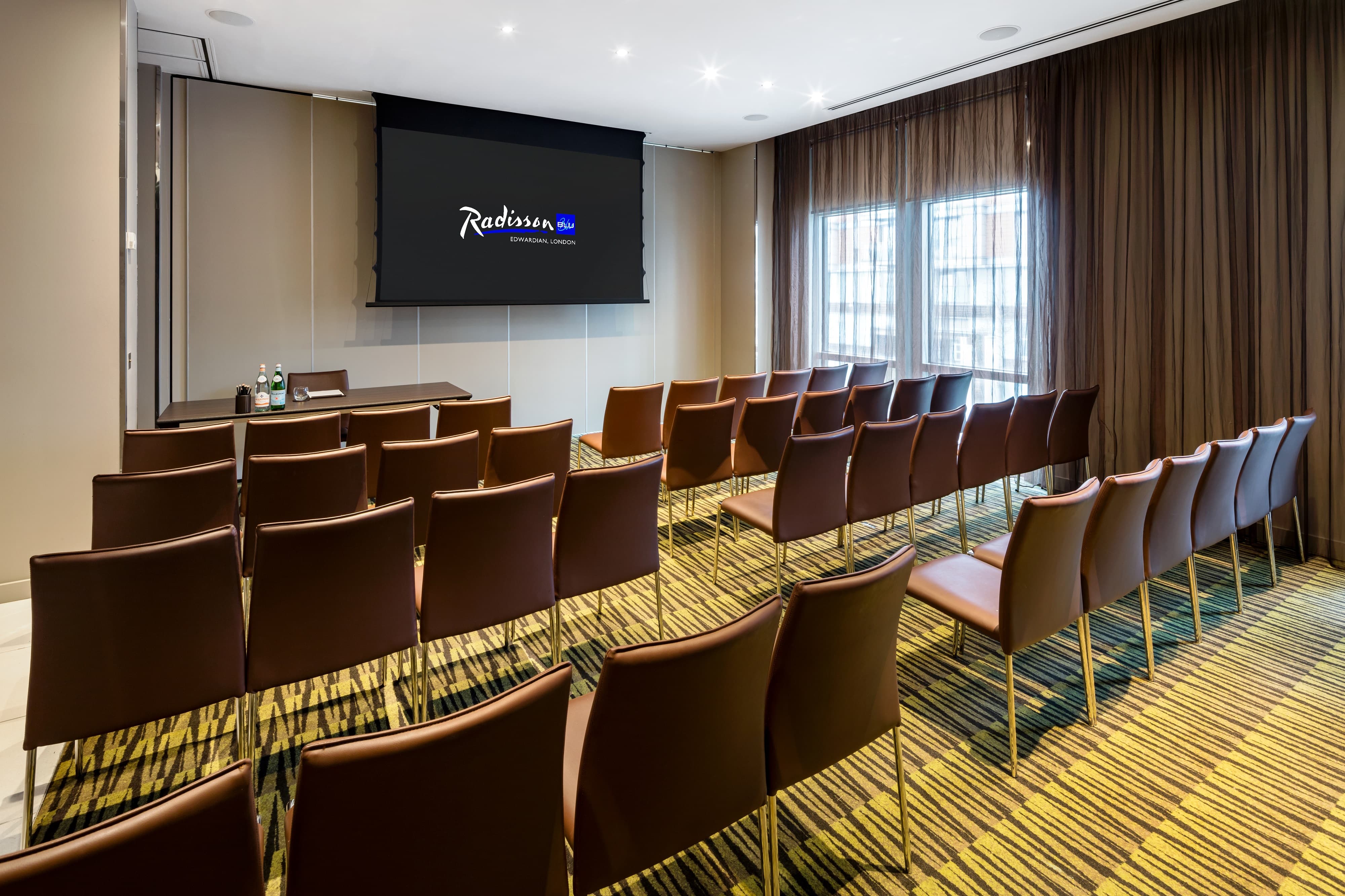 Private Room 2 - 5dqzdkmesfr.jpg
