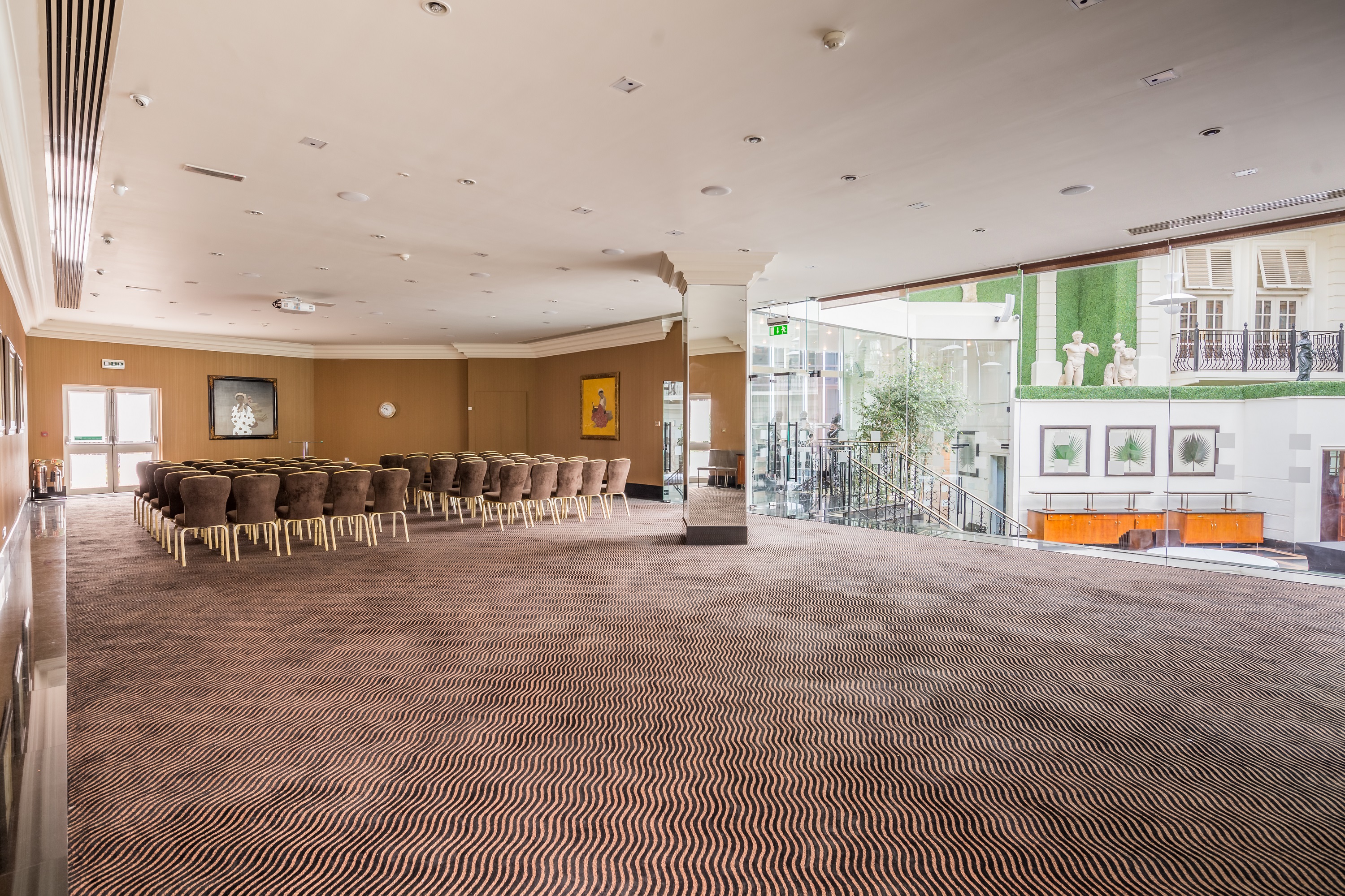 Newbury Suite 2 at Radisson Blu Heathrow, spacious meeting room for corporate events.