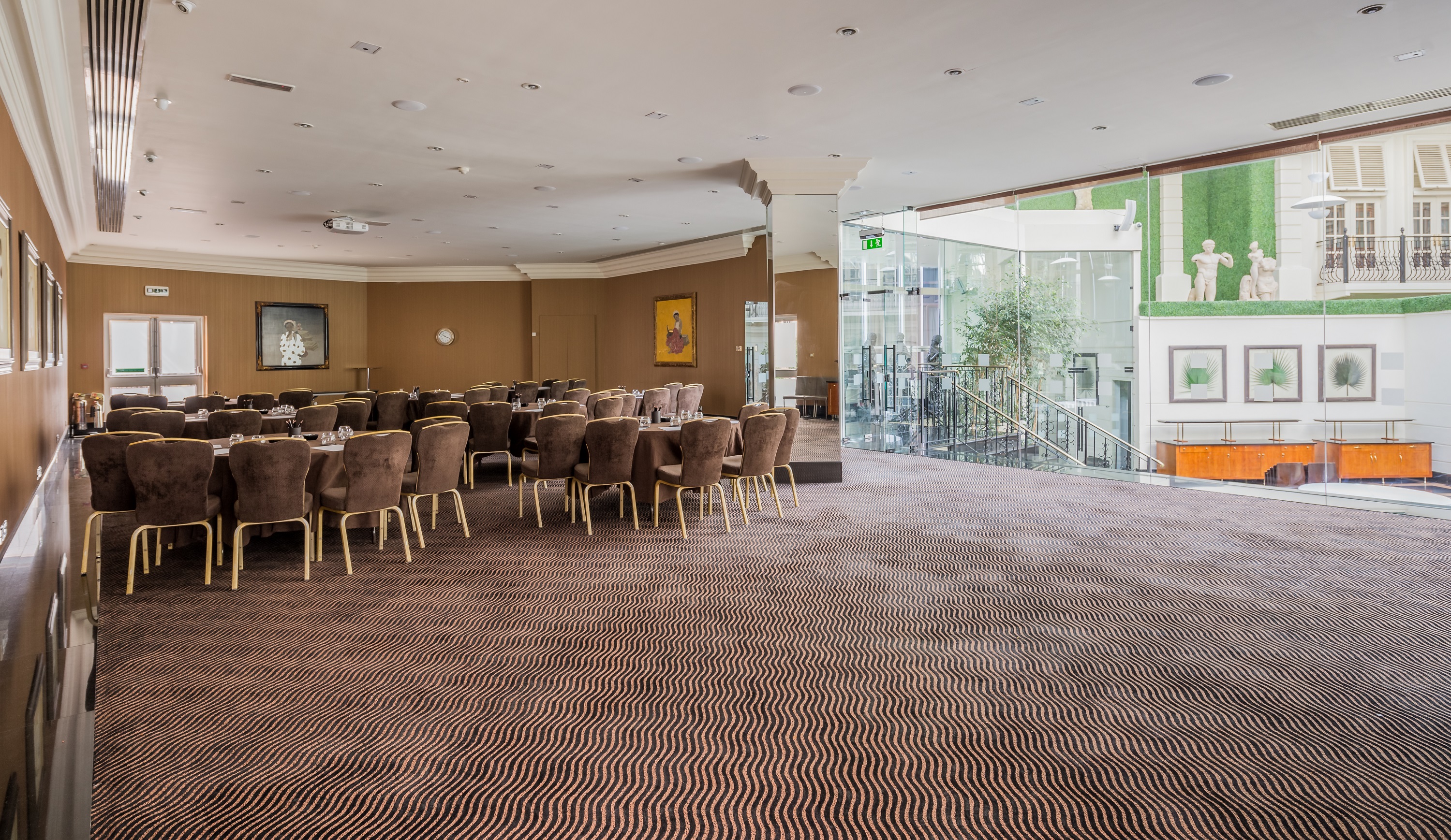 Newbury Suite 2 at Radisson Blu Heathrow, bright meeting space for workshops and conferences.