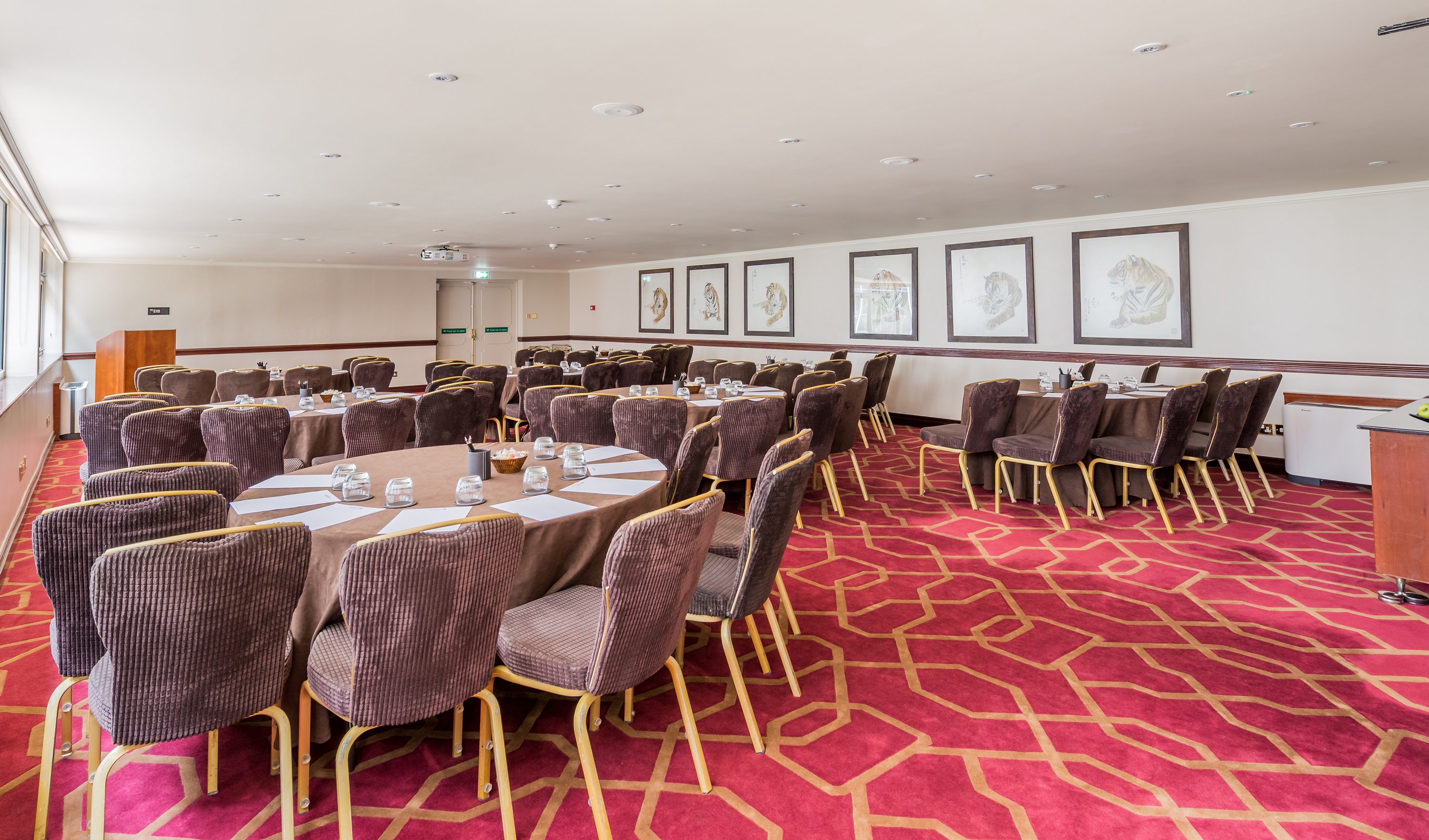 Private Room 11 at Radisson Blu Heathrow, ideal for corporate workshops and conferences.