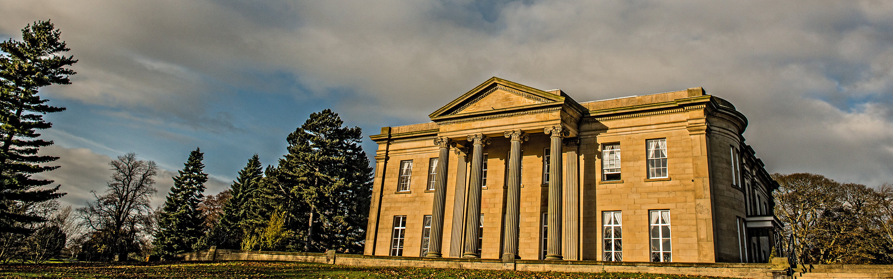 Elegant mansion venue with grand columns, perfect for upscale events and corporate retreats.