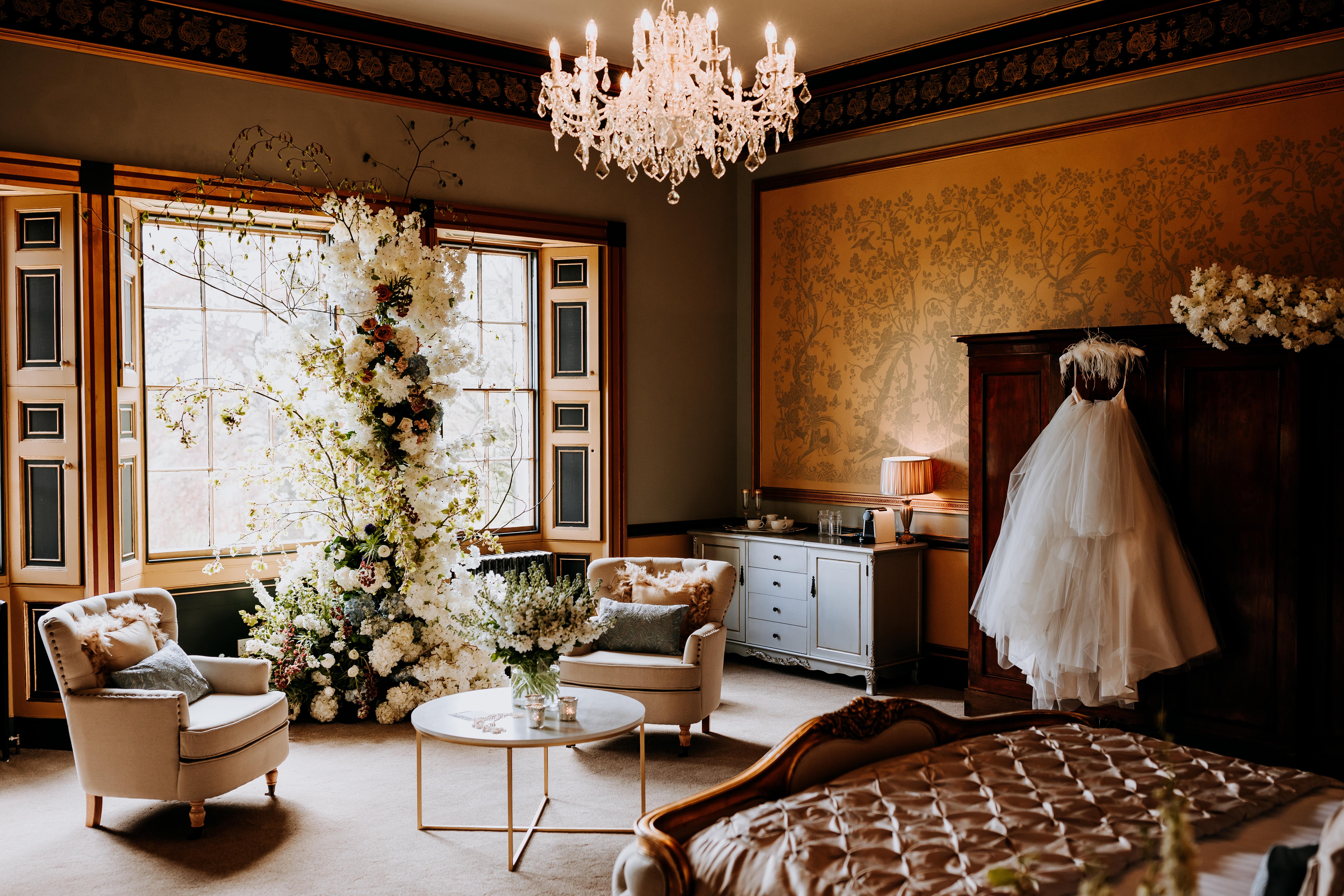 Elegant bridal suite in Rise Hall with chandelier, perfect for pre-wedding preparations.