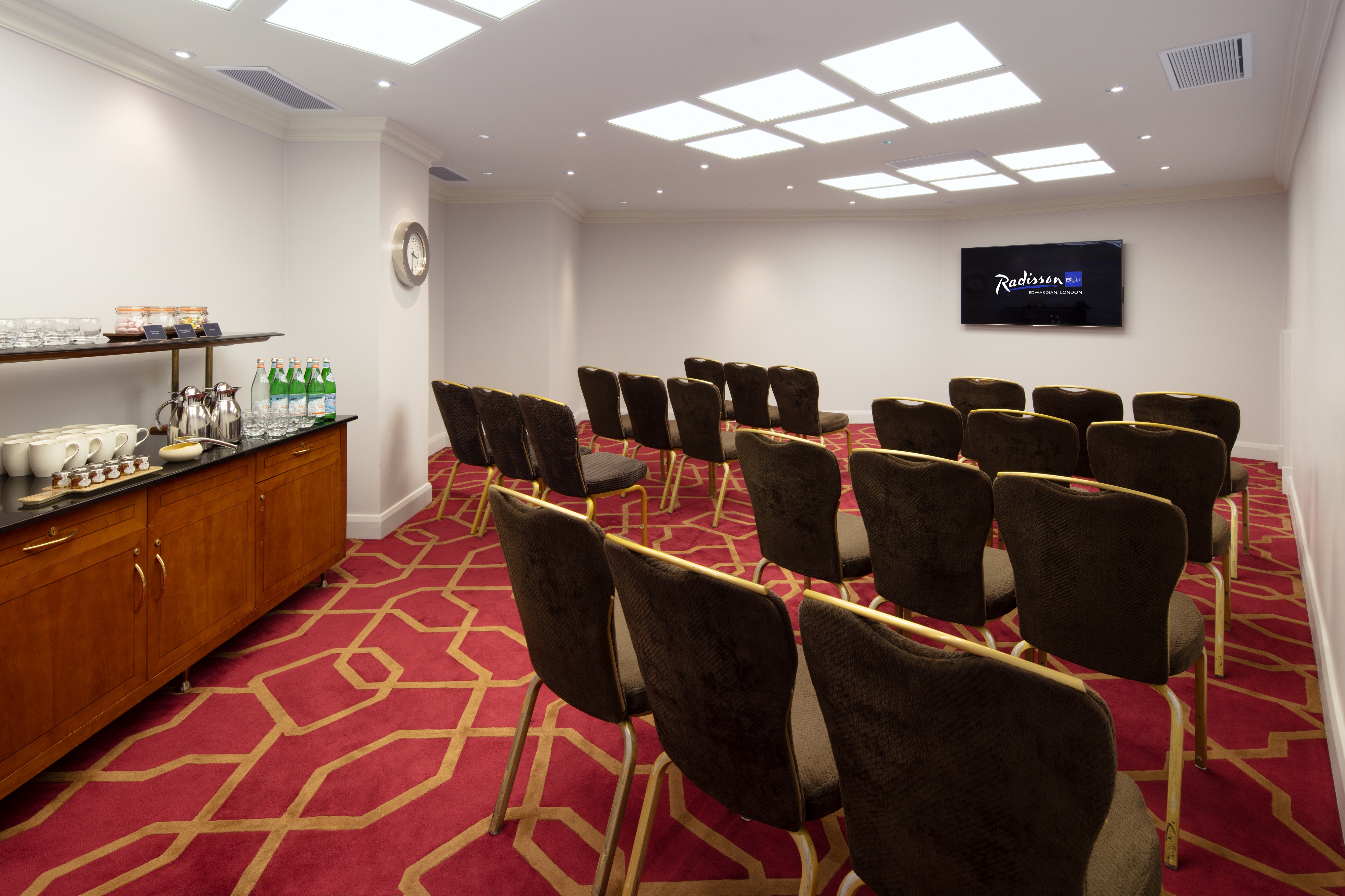 Private Room 42 - 00yrn2pjw02.jpg