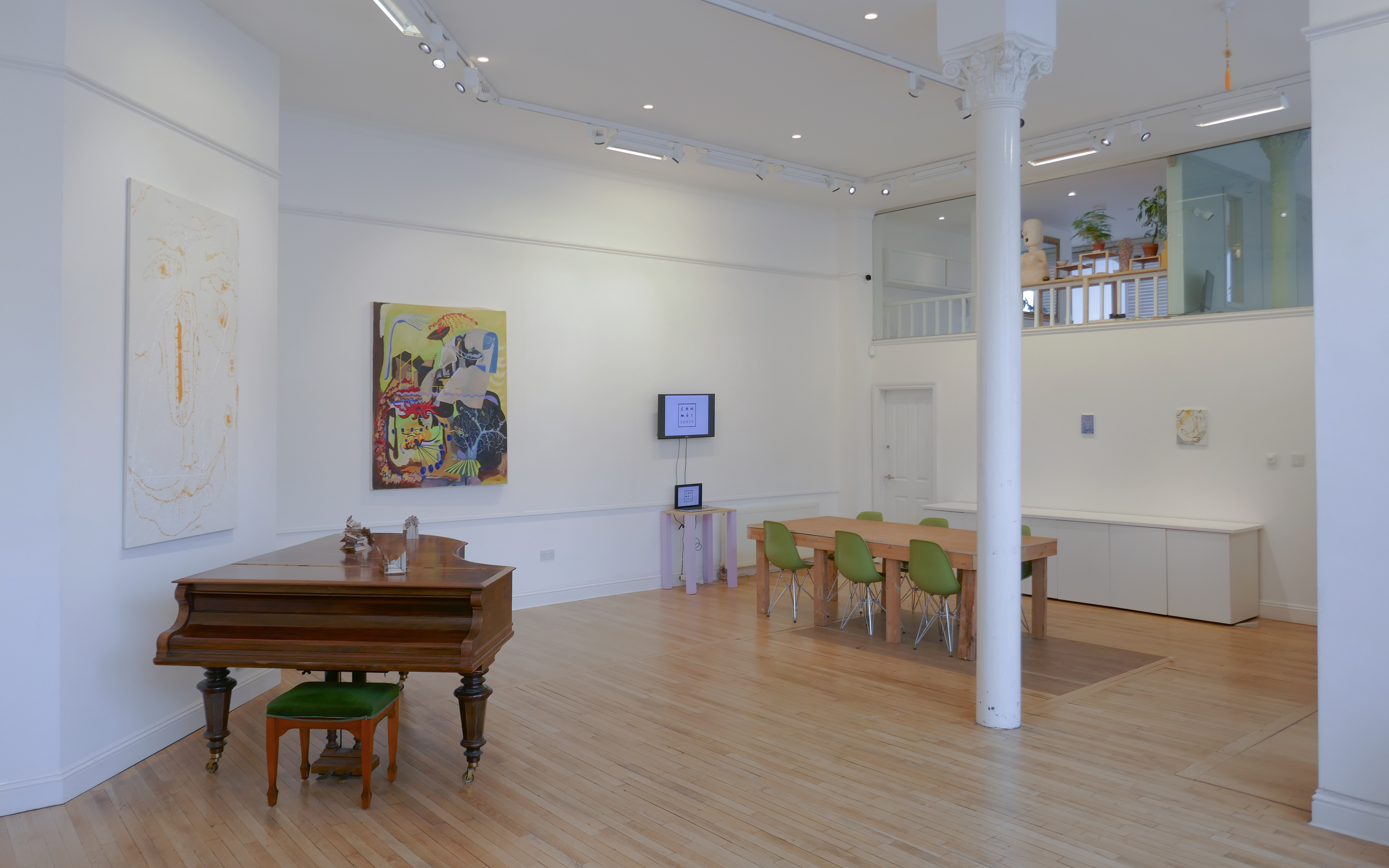 Versatile San Mei Gallery event space with natural light, ideal for meetings and workshops.