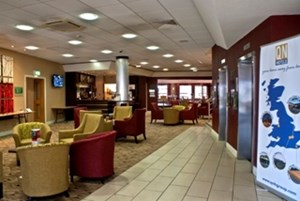 Cambridge Suite lobby at Holiday Inn Ashford, ideal for meetings and networking events.