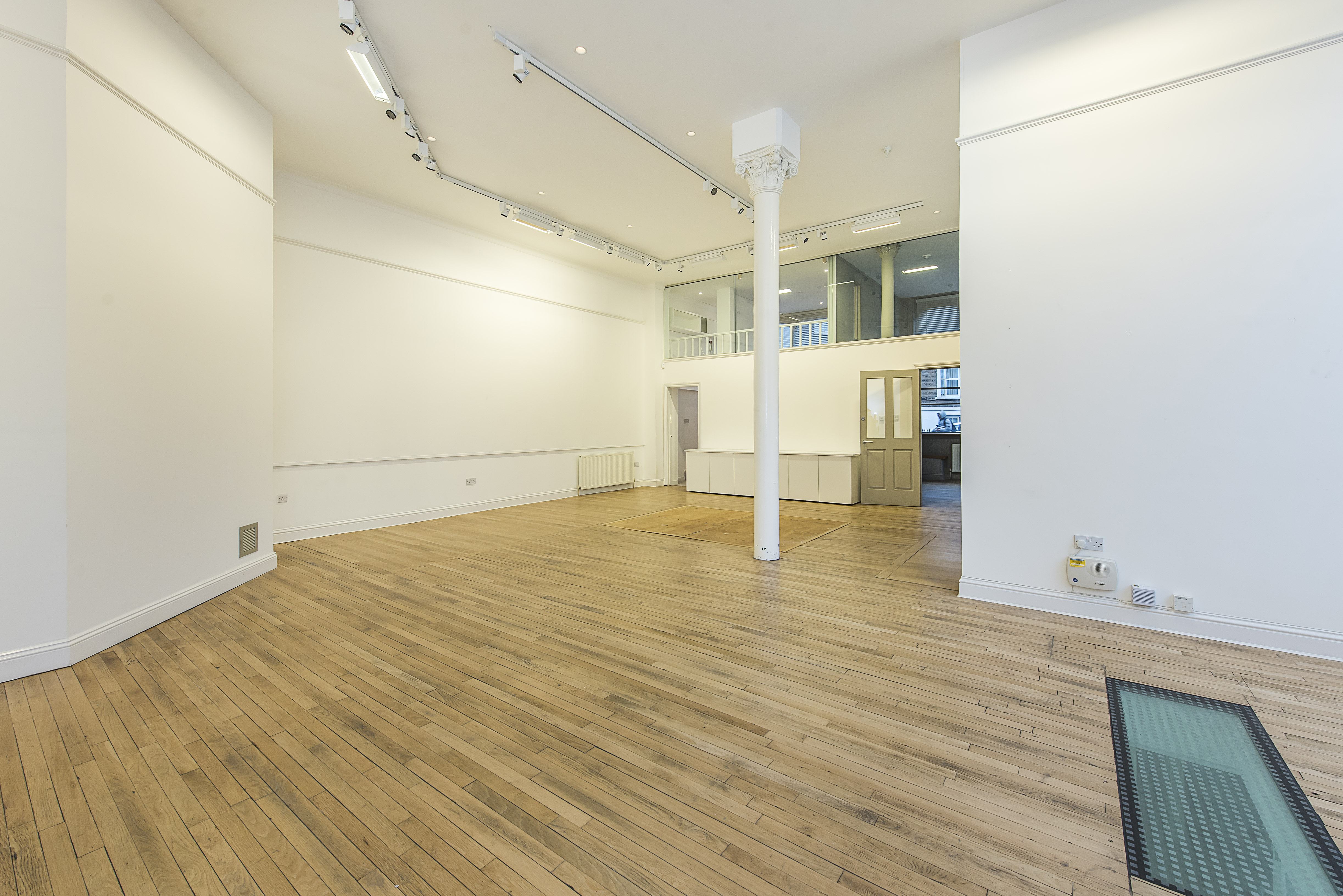 Versatile San Mei Gallery event space with natural light, ideal for workshops and meetings.