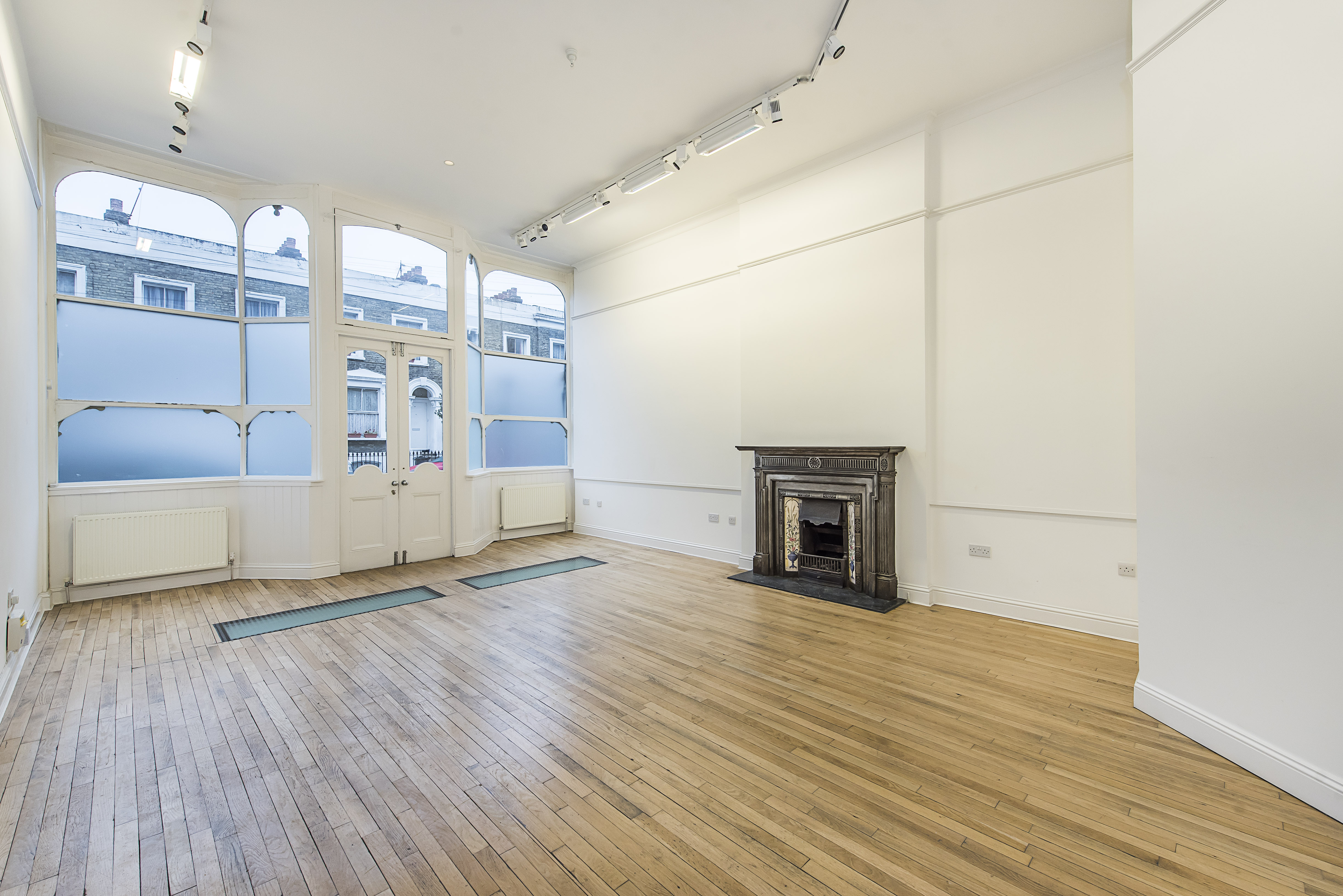 Versatile San Mei Gallery event space with natural light, ideal for workshops and networking.