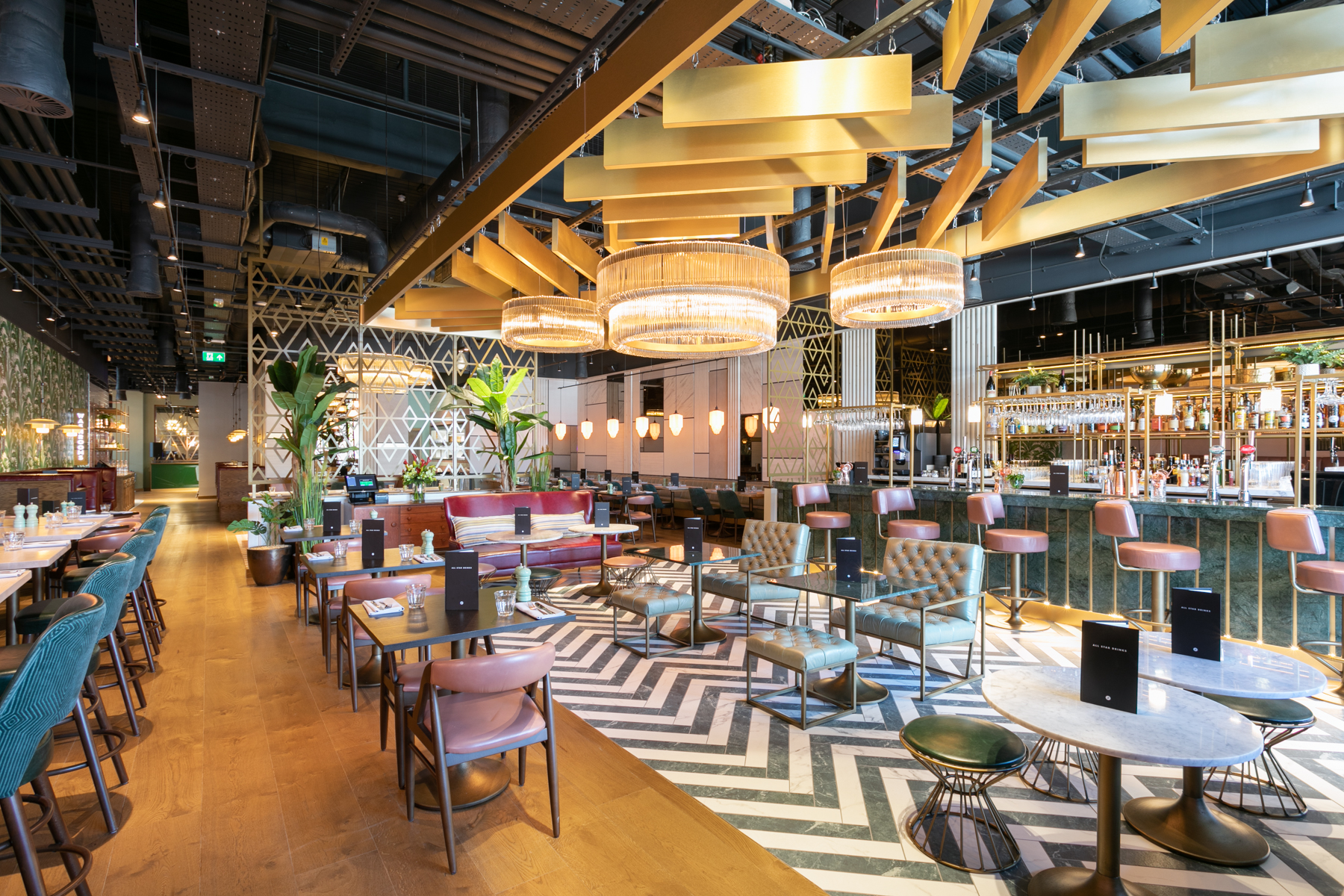 Main Hall Exclusive - thtzec0b3h5.jpg