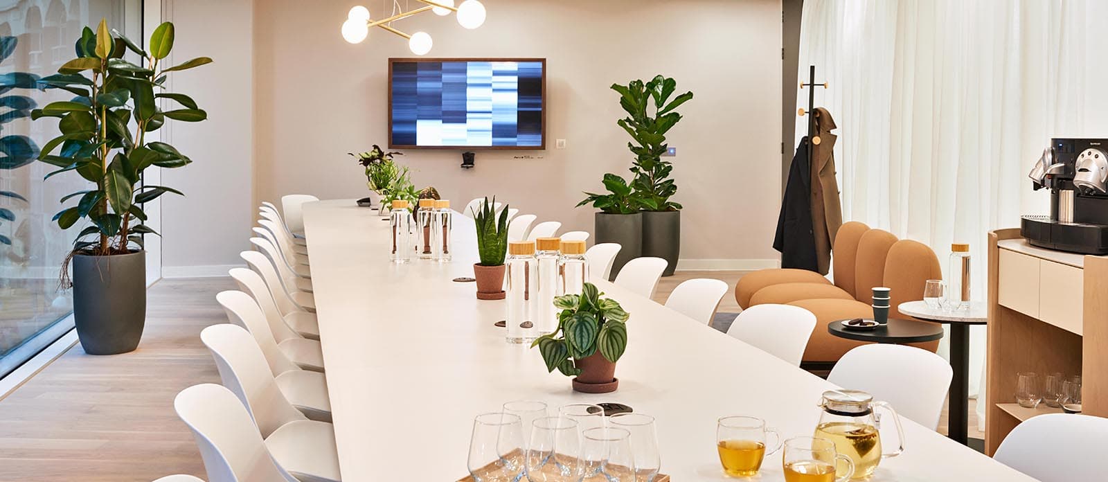 Modern boardroom for corporate meetings and executive conferences at Meet in Place.