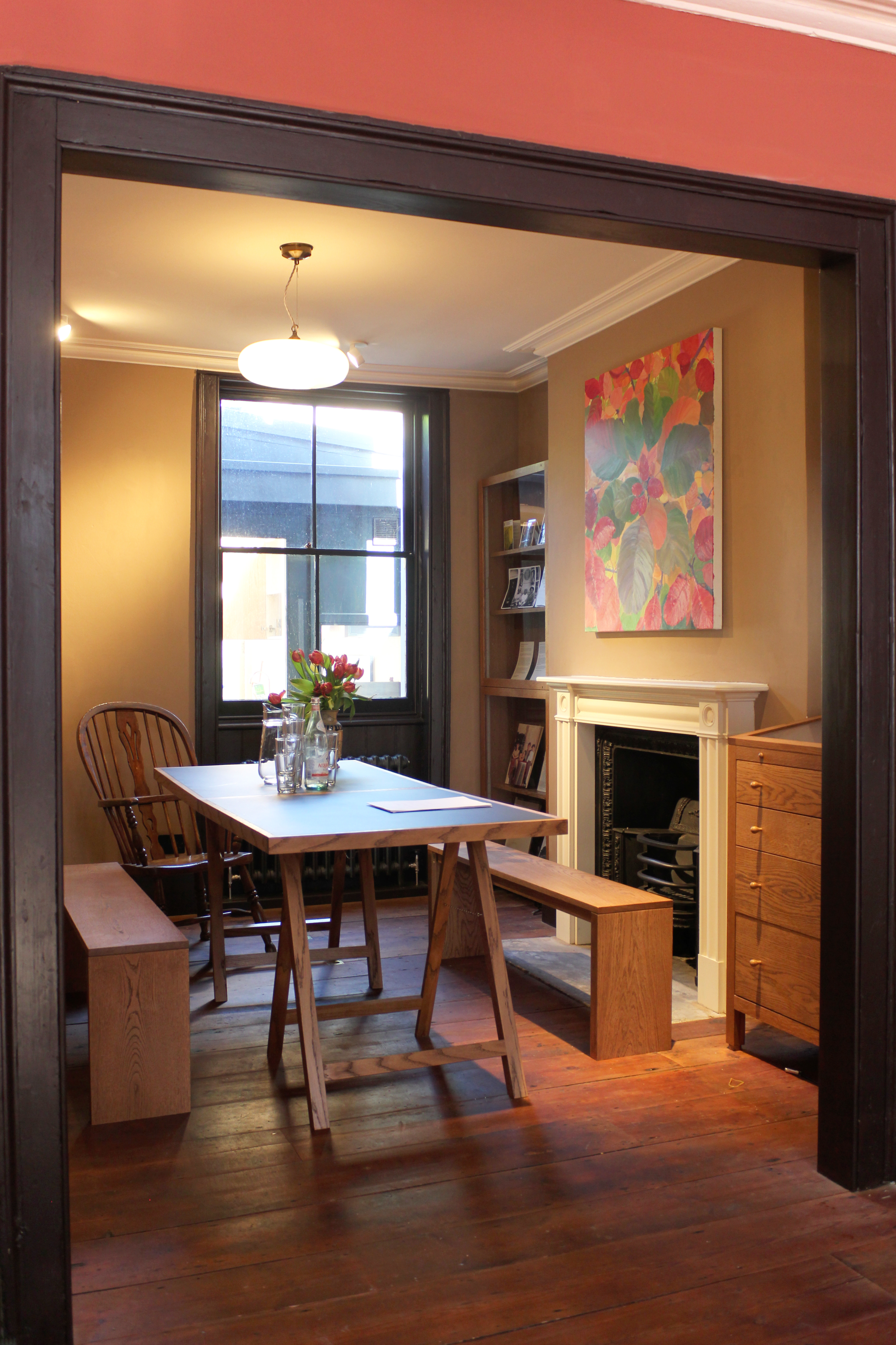 Cozy meeting space in Van Gogh House with natural light, ideal for team gatherings.