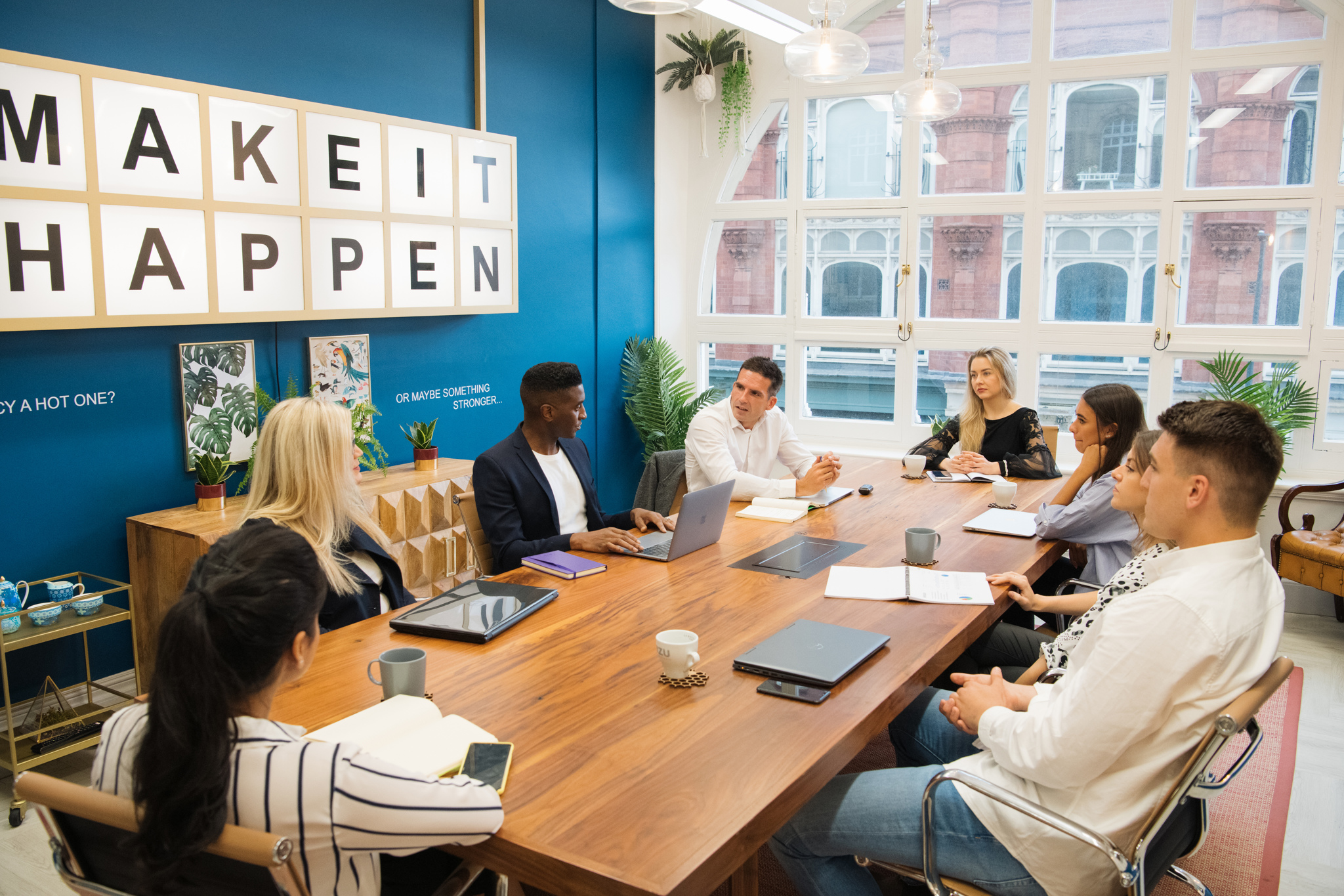 Victoria Suite at Wizu Workspace, modern decor for collaborative meetings and brainstorming.