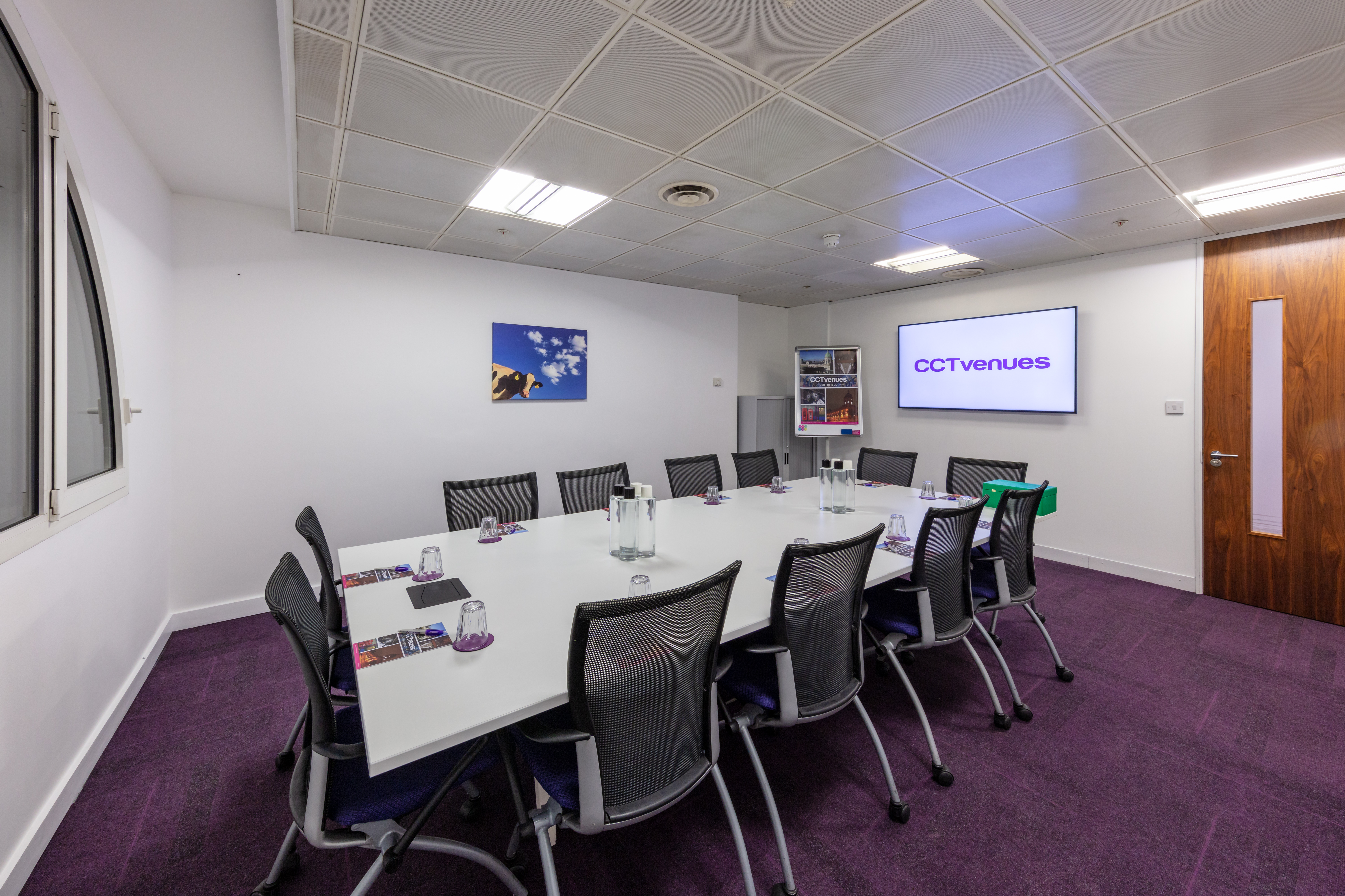 Modern meeting room with large conference table for corporate events in City of London.