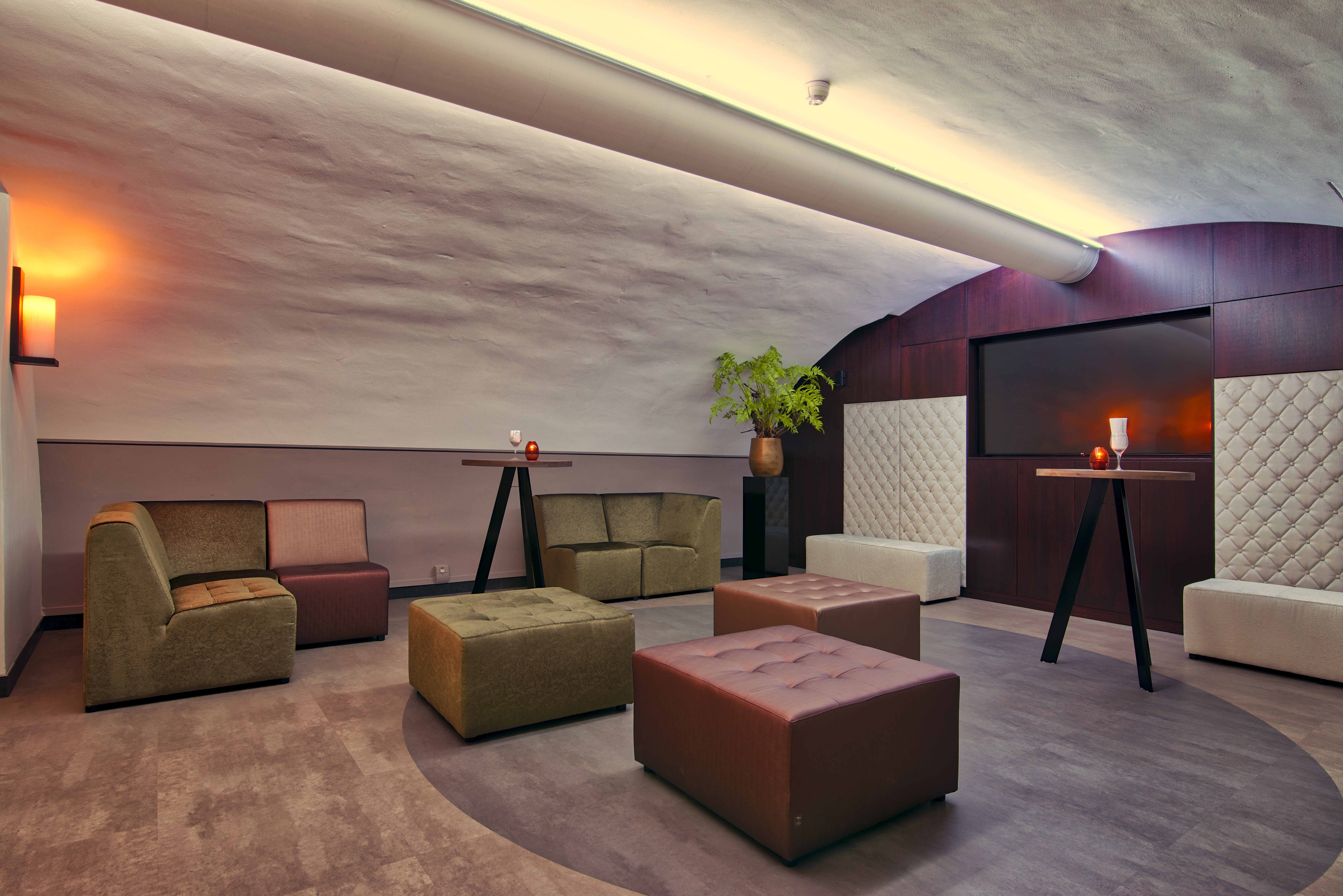 Maria van Hongarije lounge at Grand Hotel Karel V, ideal for networking events and gatherings.