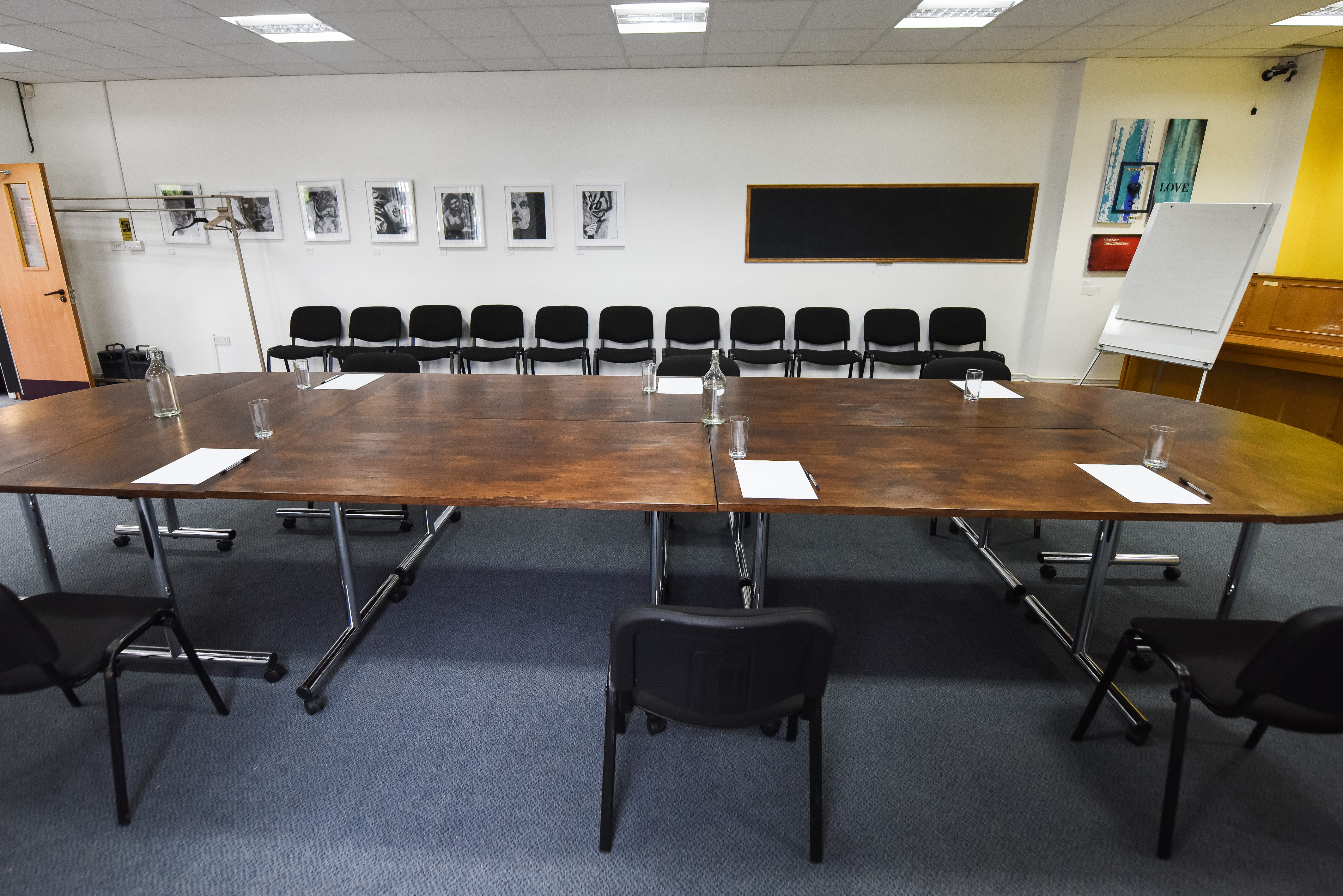 The Meeting Room - j3m4i4qozmg.jpg