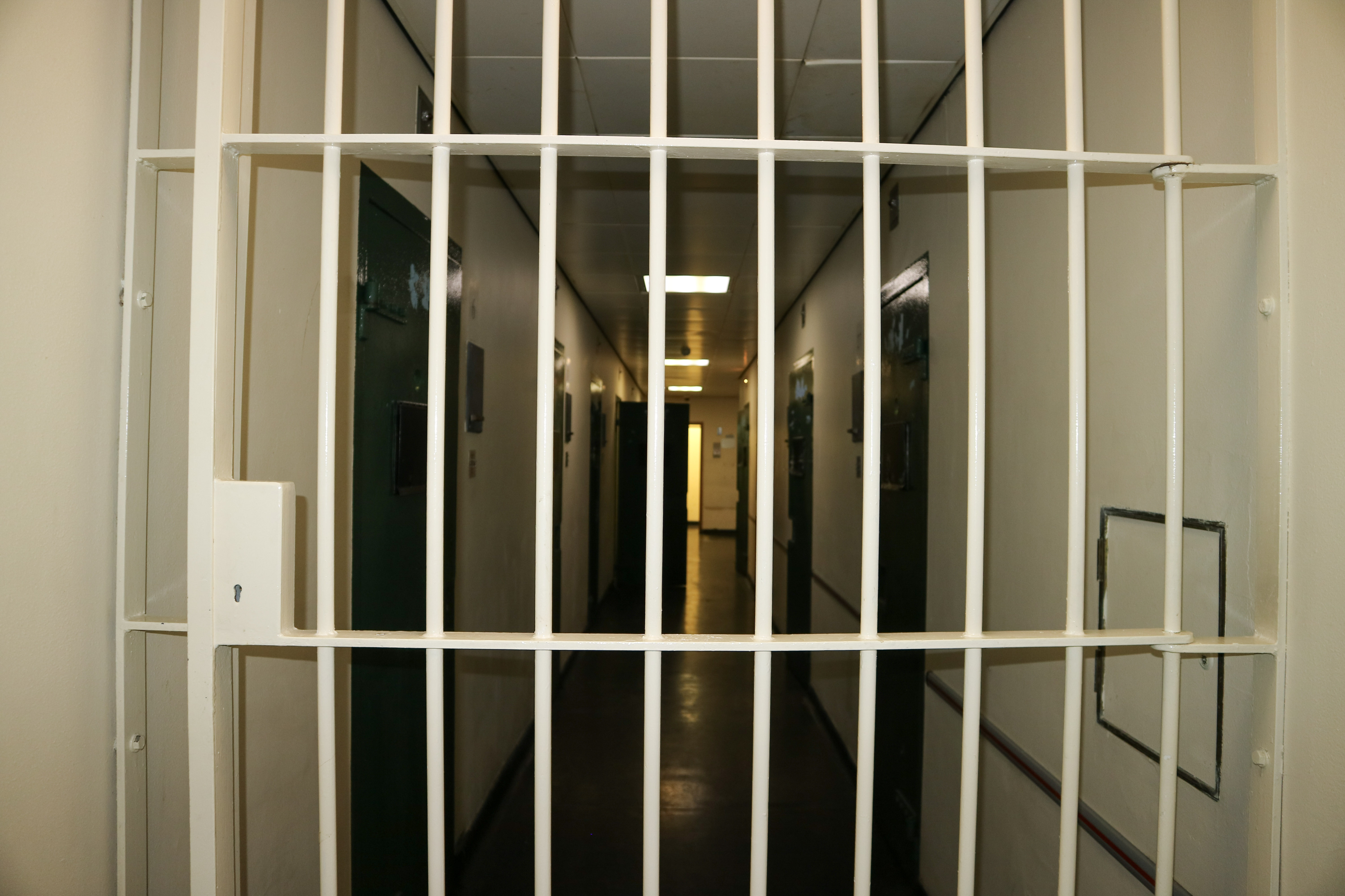 Court rooms/Holding cells/Offices - tol52qb32of.jpg