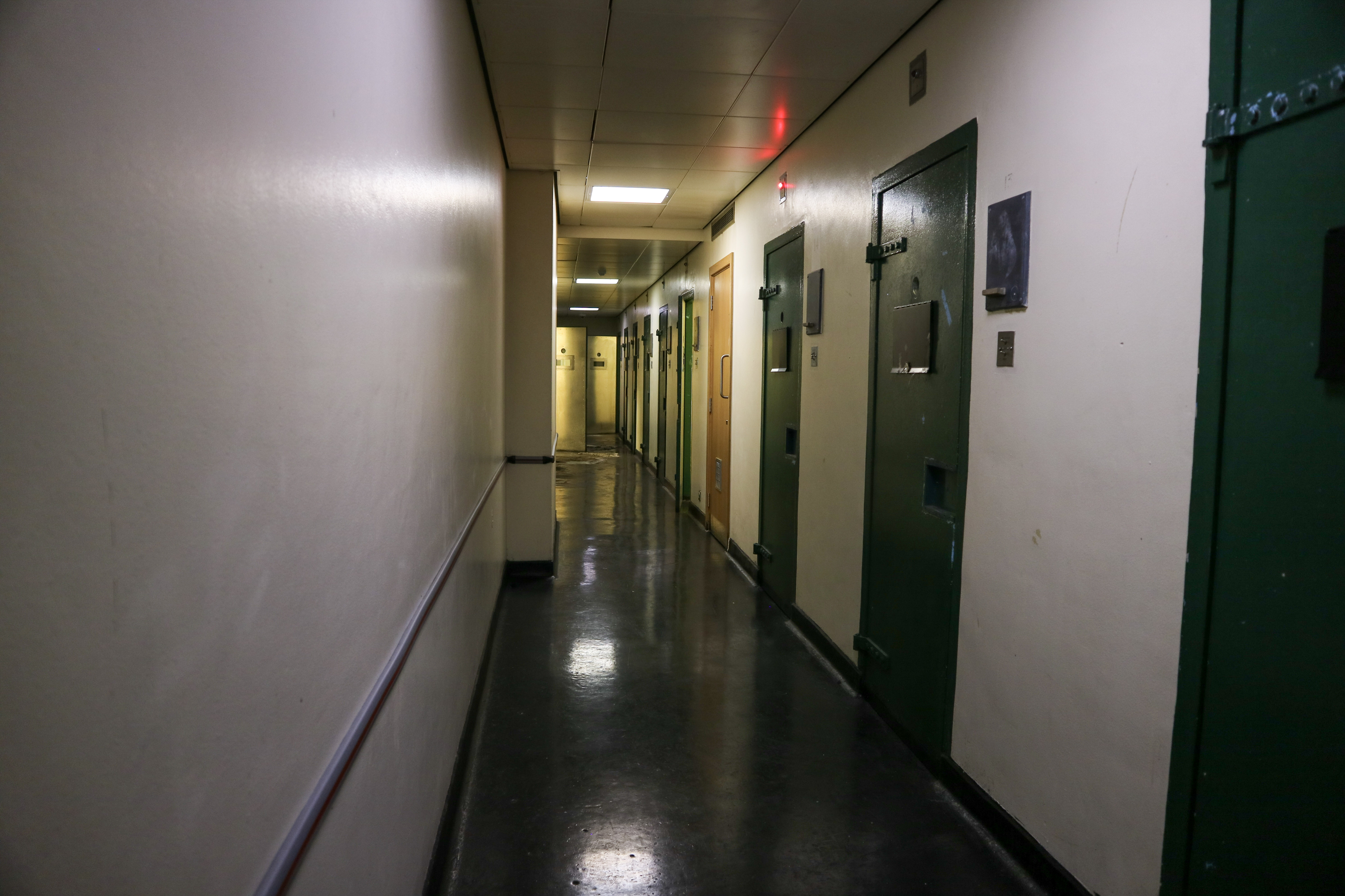 Court rooms/Holding cells/Offices - wv3qe4mm3sl.jpg