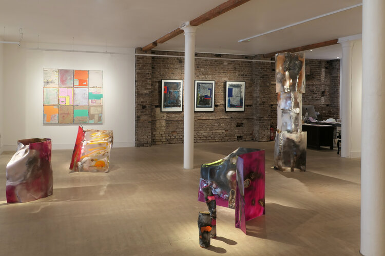 Contemporary art gallery with vibrant sculptures, ideal for exhibitions and workshops.