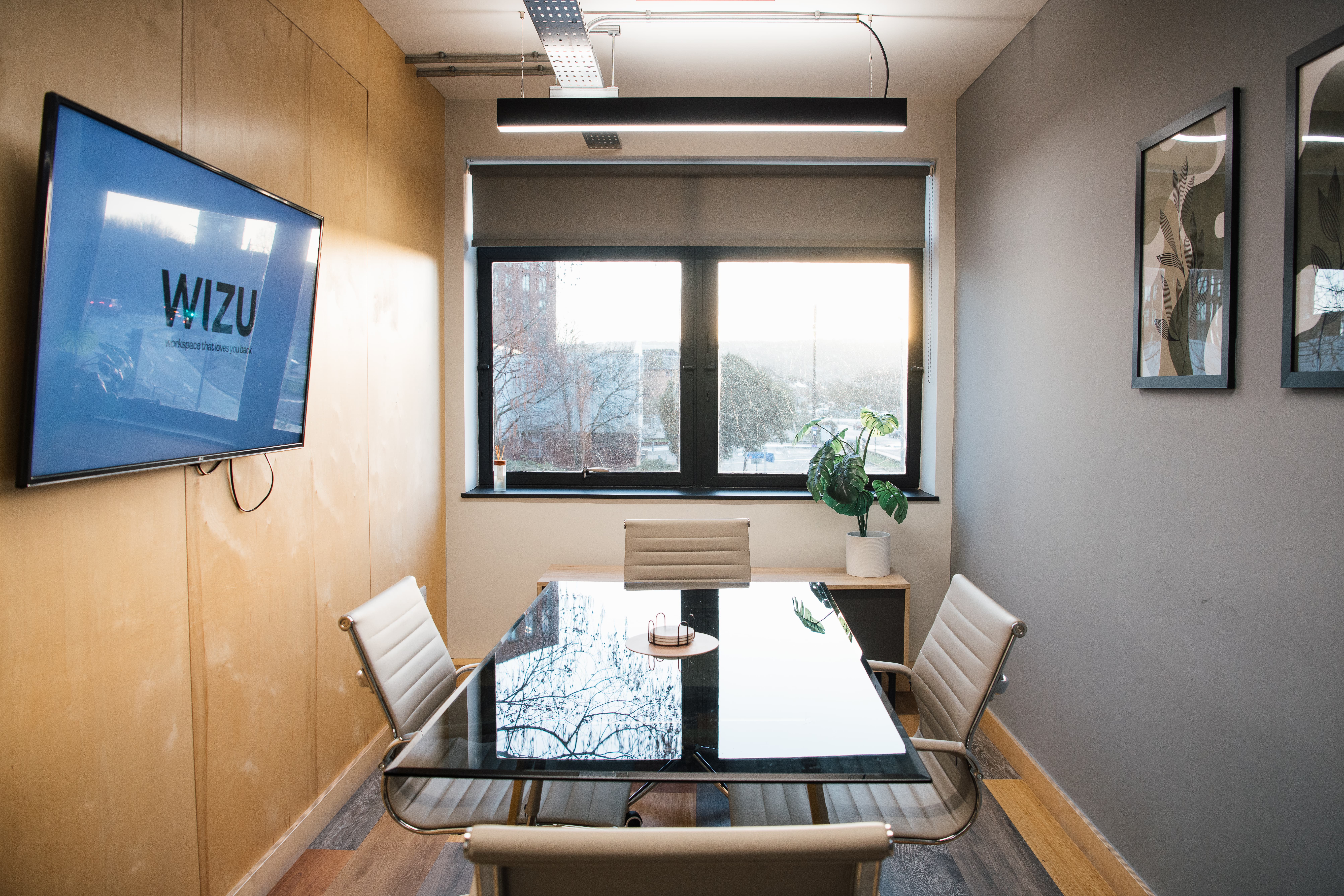 Hathersage Suite huddle room with natural light for team meetings and corporate breakout sessions.
