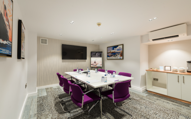 Modern Sussex Suite meeting room at Mercure London Paddington, perfect for conferences.