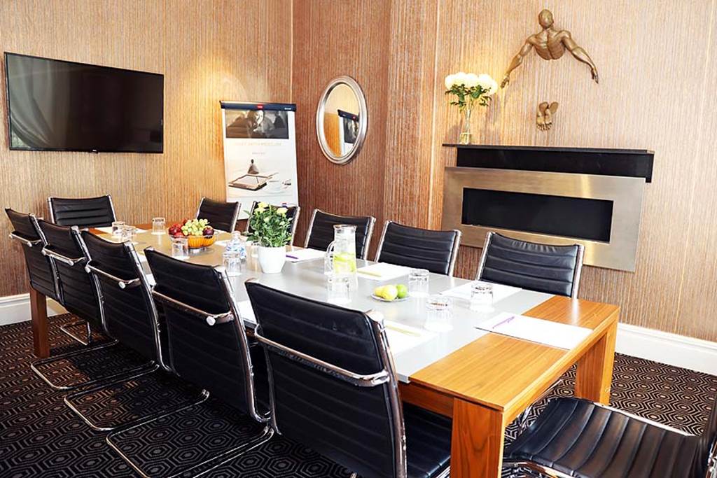 Modern meeting room at The Churchill, Mercure London Hyde Park Hotel, ideal for professional events.