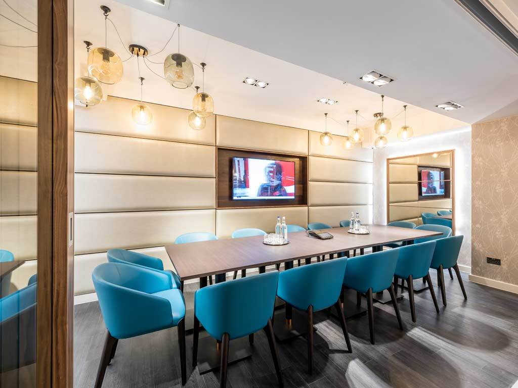 Modern meeting room in Mercure London Hyde Park, ideal for corporate events and presentations.