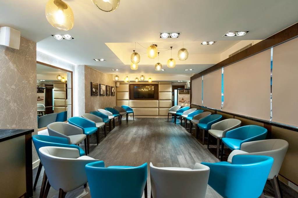 Modern meeting space with circular chairs at Mercure London Hyde Park Hotel for workshops.