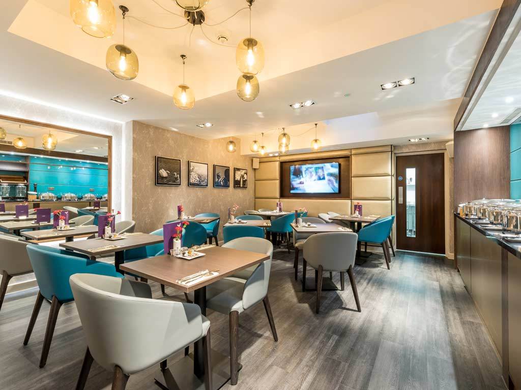 Modern restaurant space in Mercure London Hyde Park for events and meetings.