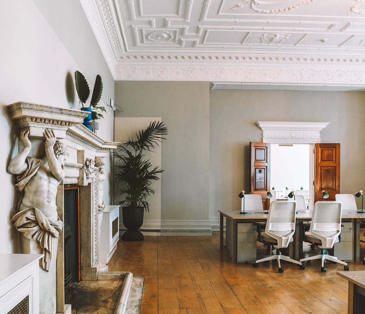 Roundtable Room - uawzwd5sqvh.jpg