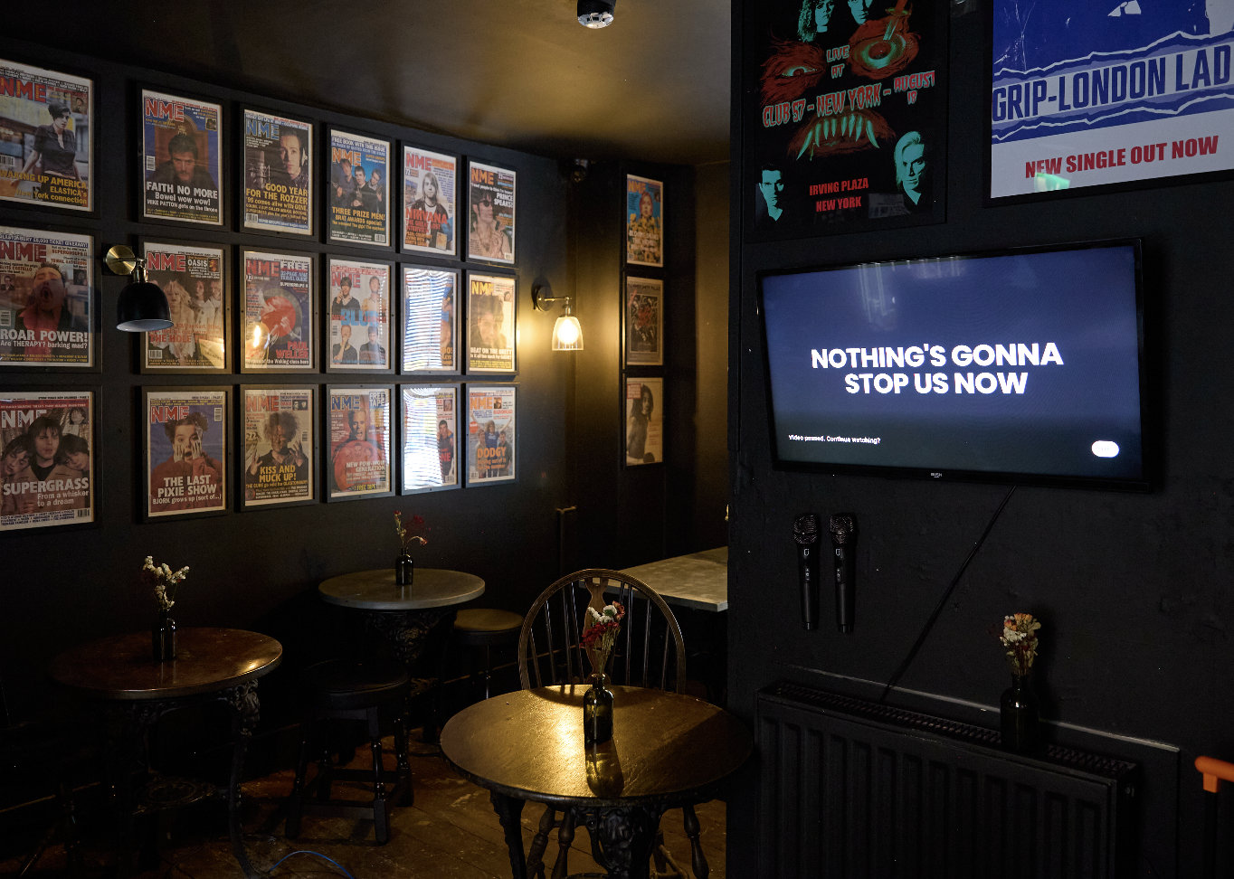 Karaoke Snug - d77fbb90-f5e9-44b3-86bd-be82d823741a.png