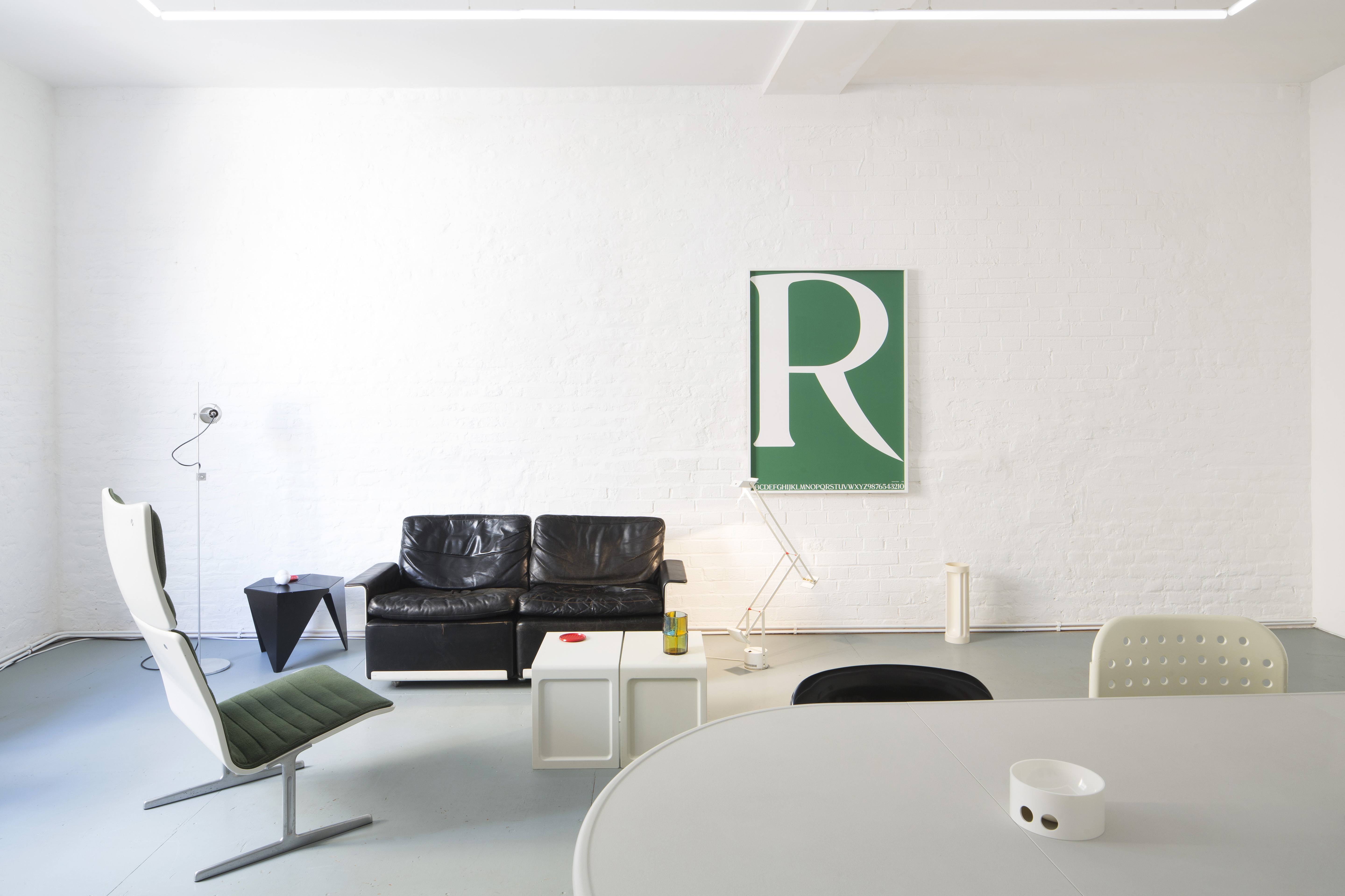 Minimally designed meeting space with stylish furniture for workshops and collaboration.