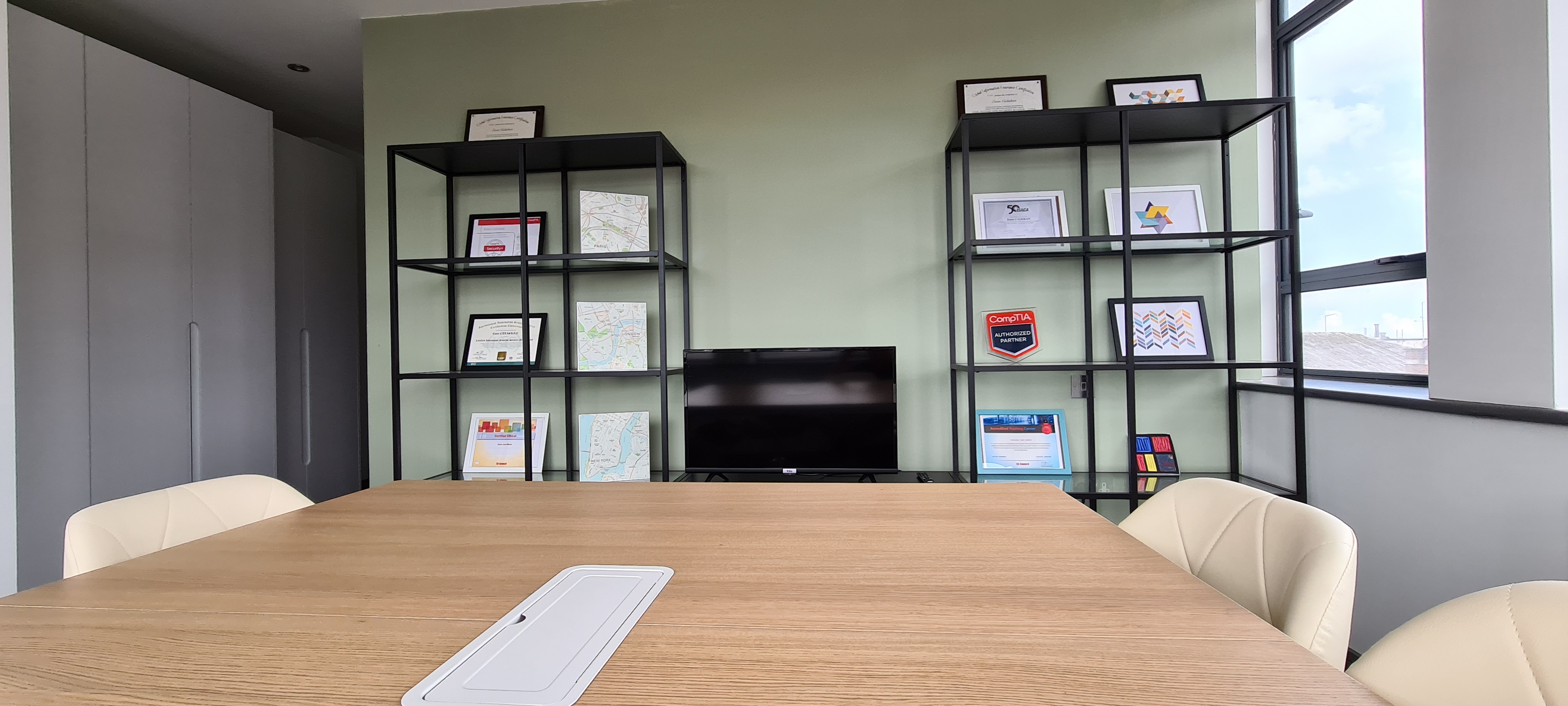 Modern Southpoint House meeting room with wooden table, ideal for corporate events and presentations.