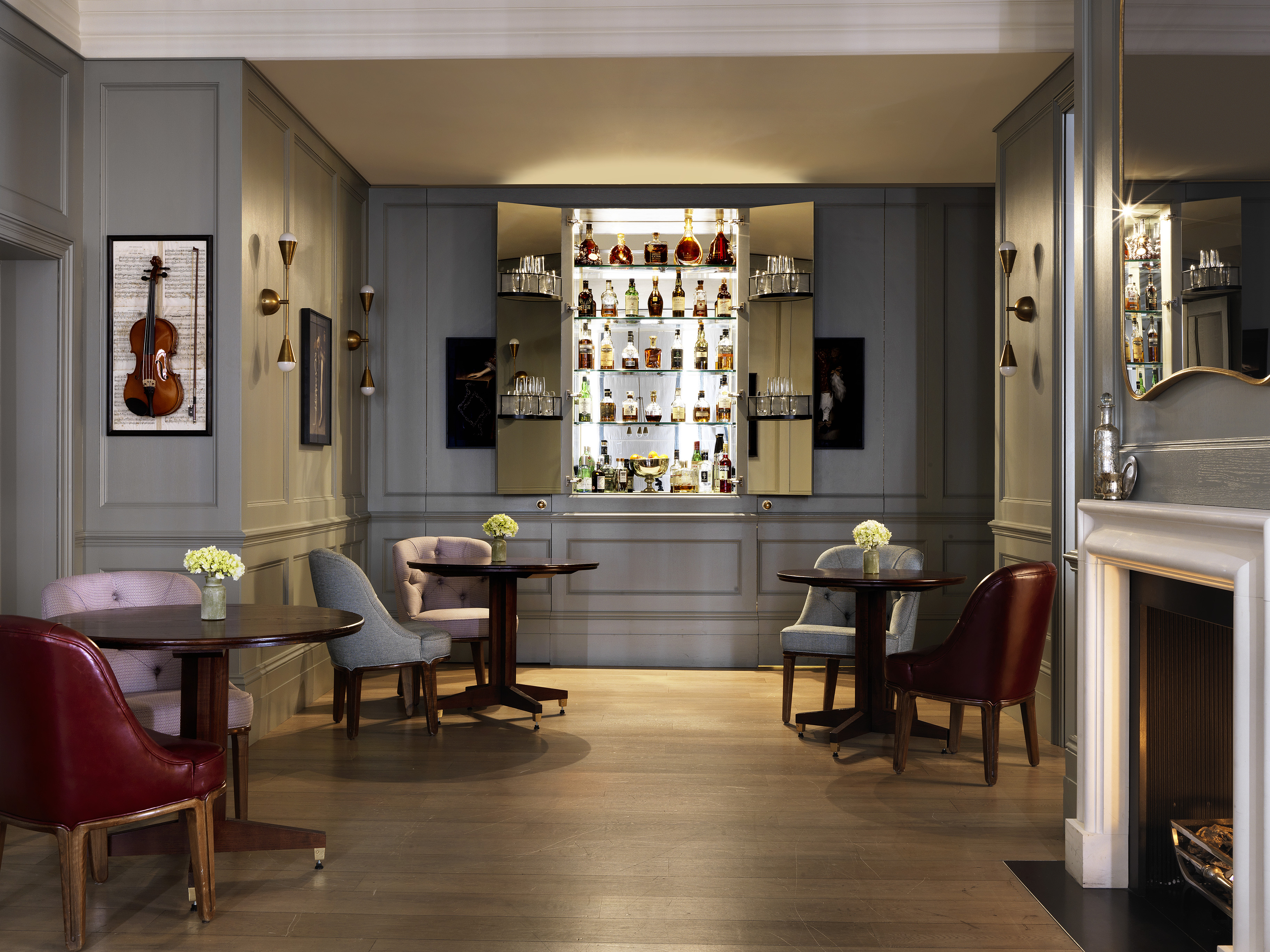 Sophisticated lounge in The Kensington, ideal for networking events and meetings.