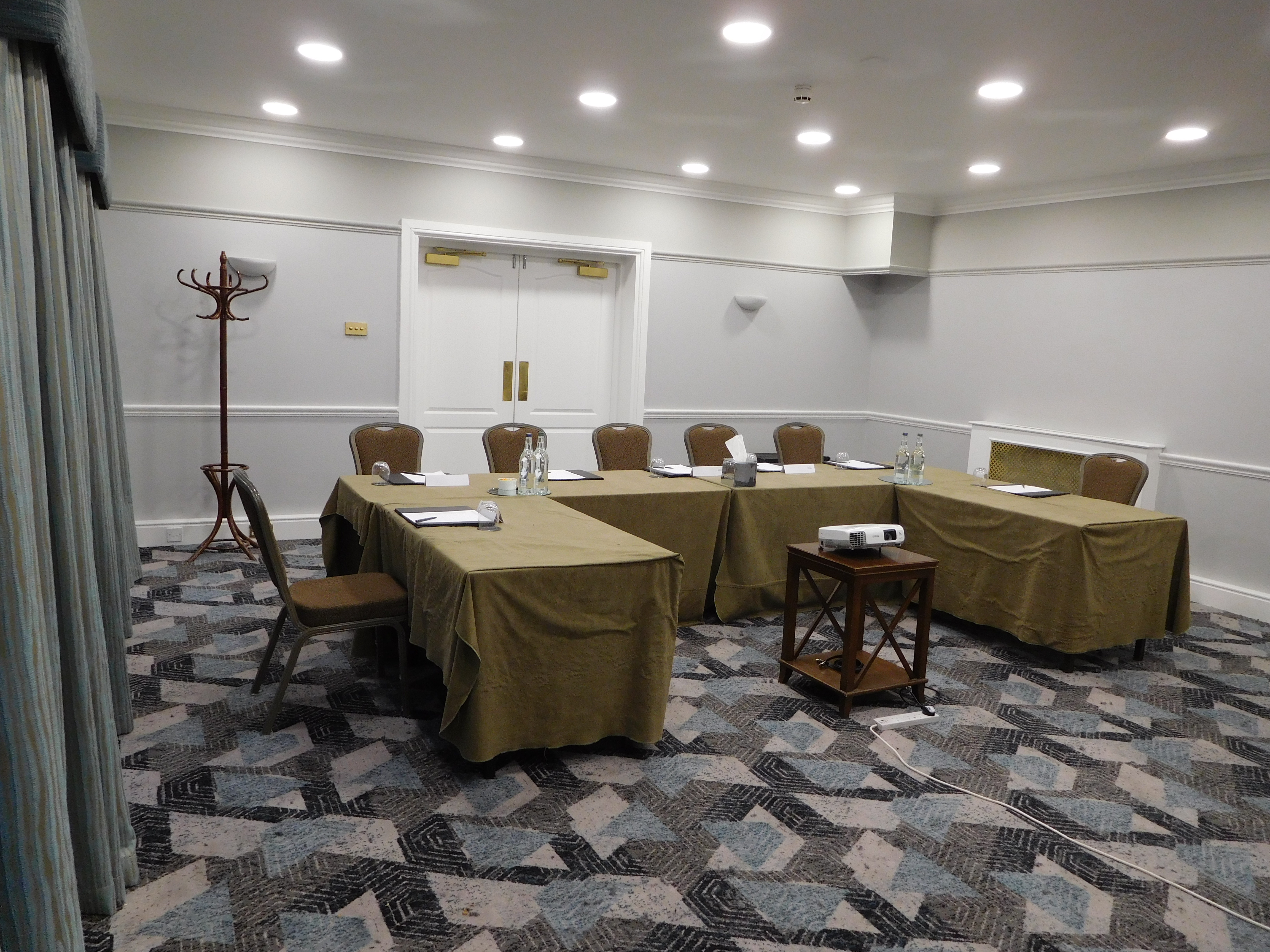 Ash Suite meeting room with U-shaped seating for productive workshops at Brandshatch Place.