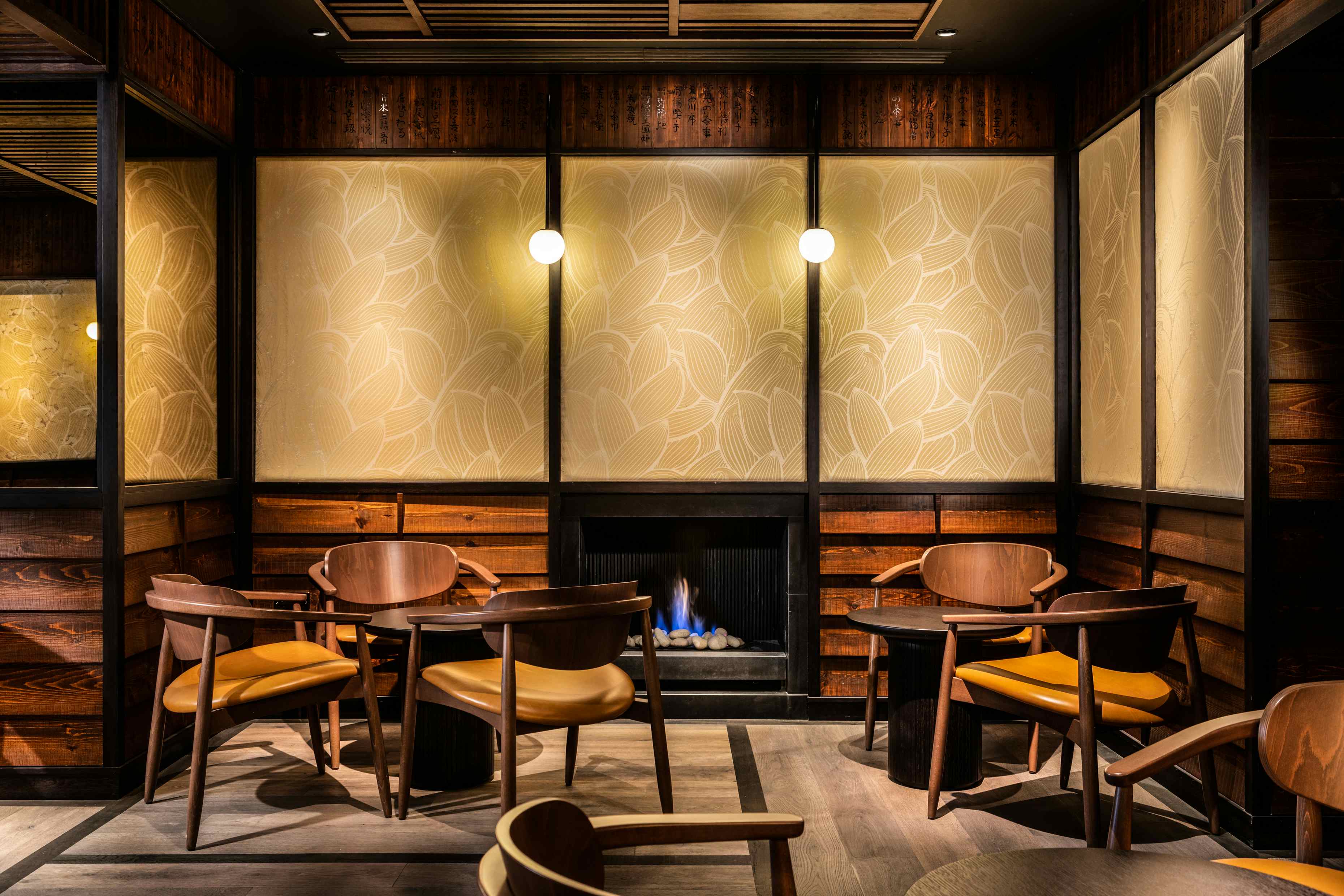 Malt Lounge & Bar: cozy meeting space with fireplace, ideal for networking events.