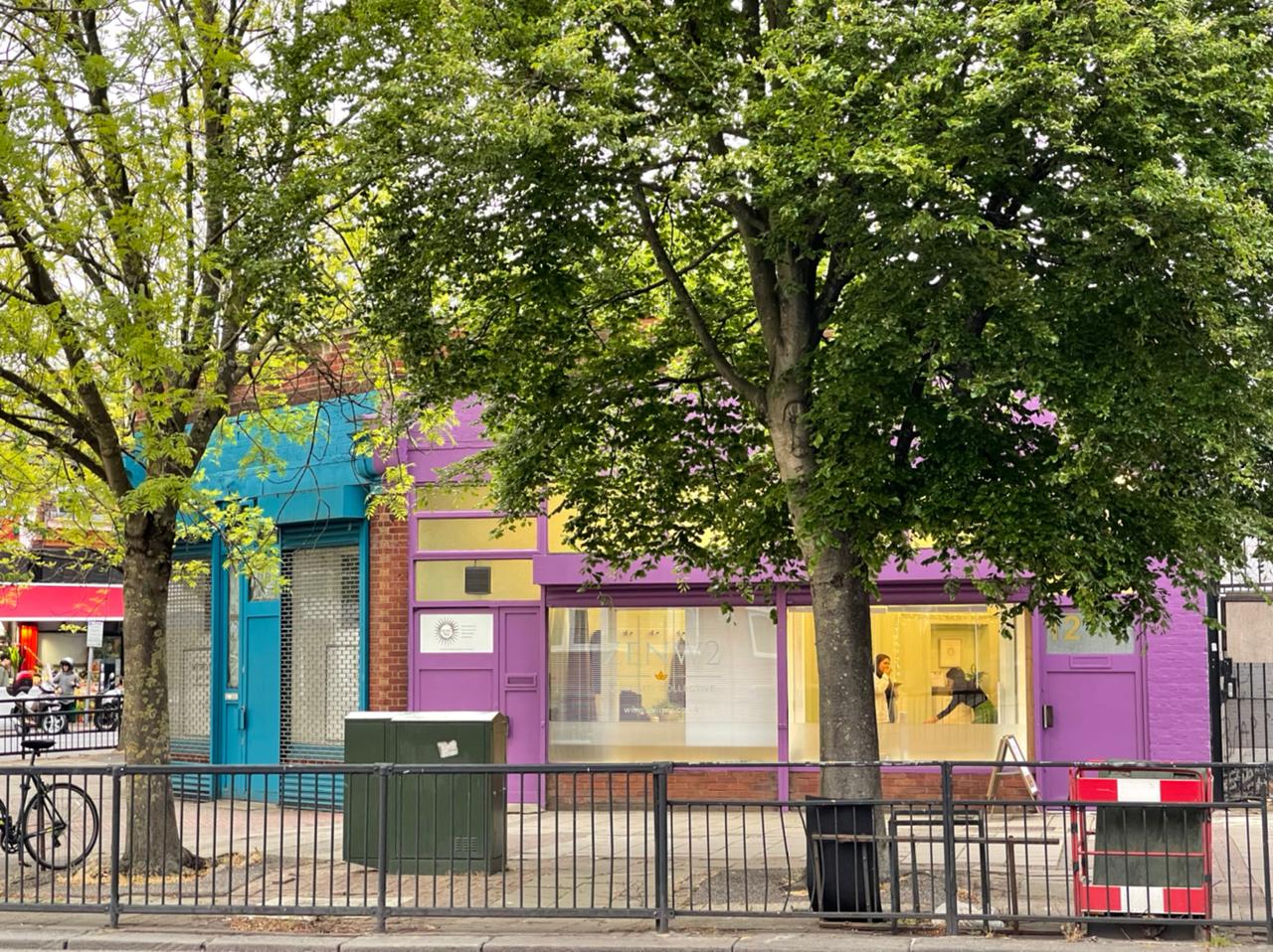 Vibrant Zenw2 Studio with large windows, perfect for creative events and workshops.