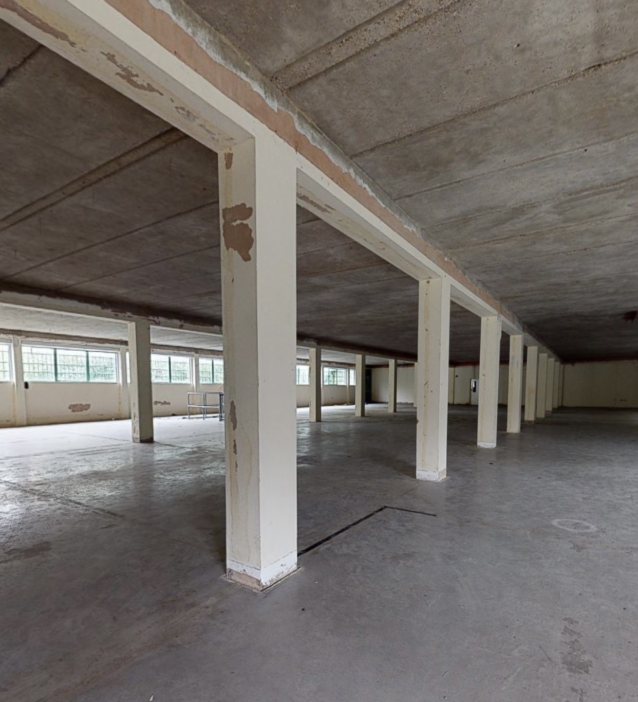 Spacious unfinished venue in Moxon House, ideal for workshops and exhibitions.