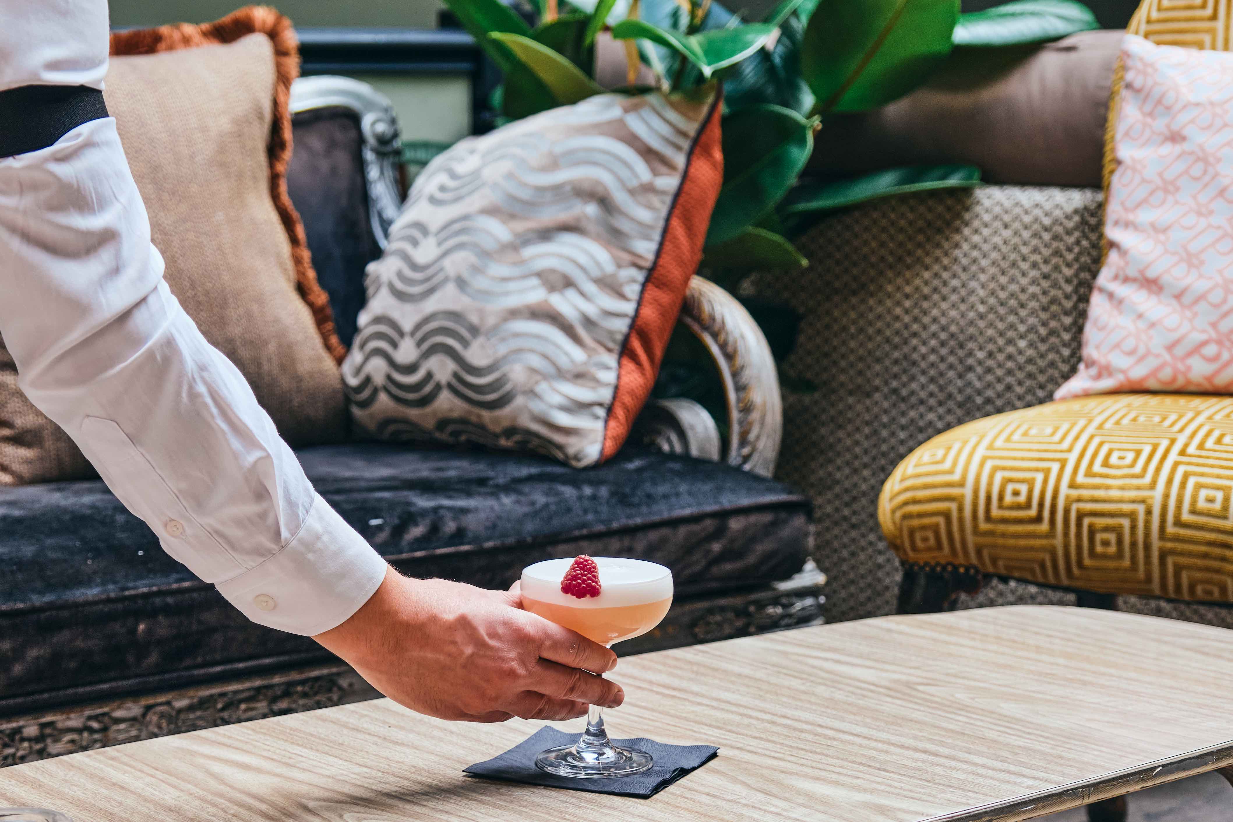 L'Escargot cocktail service: Rose room, elegant presentation, bar event