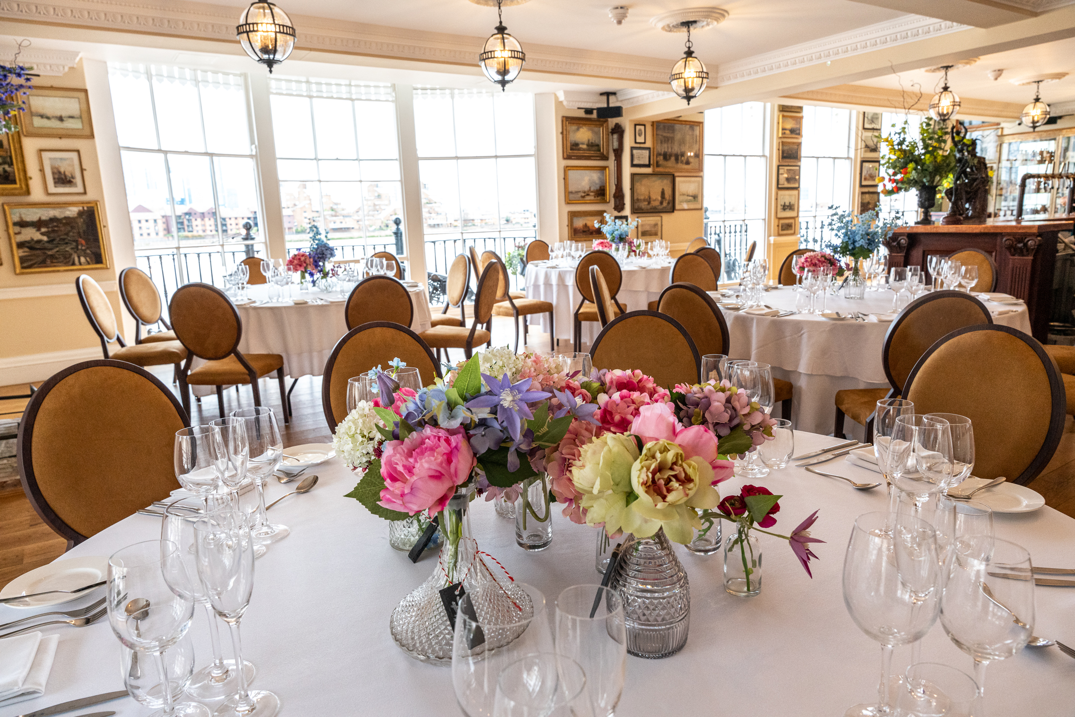 Hawke and Howe Bar - zs0apxauyax.jpg