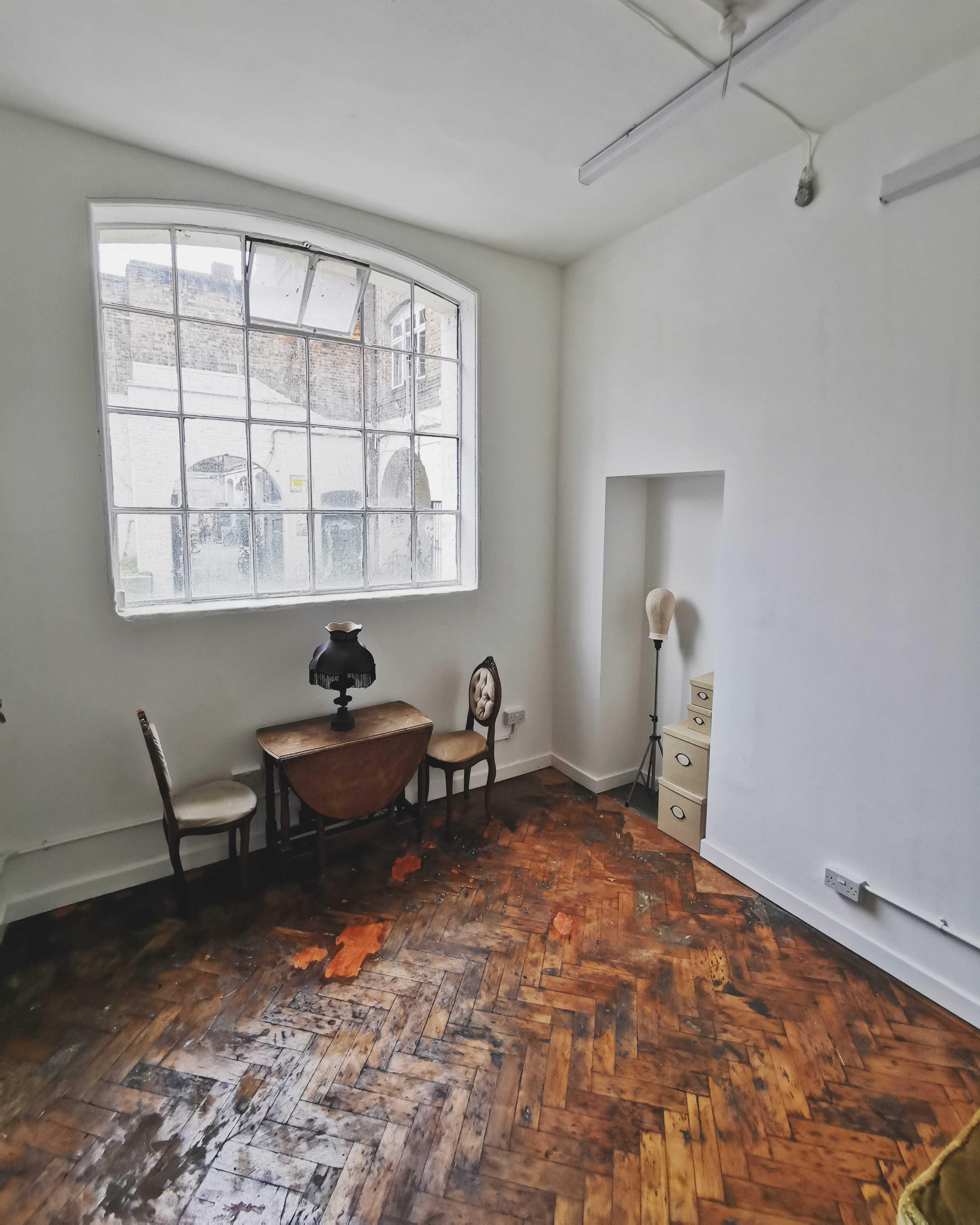 THE SALON - umlc3cgxjpq.jpg