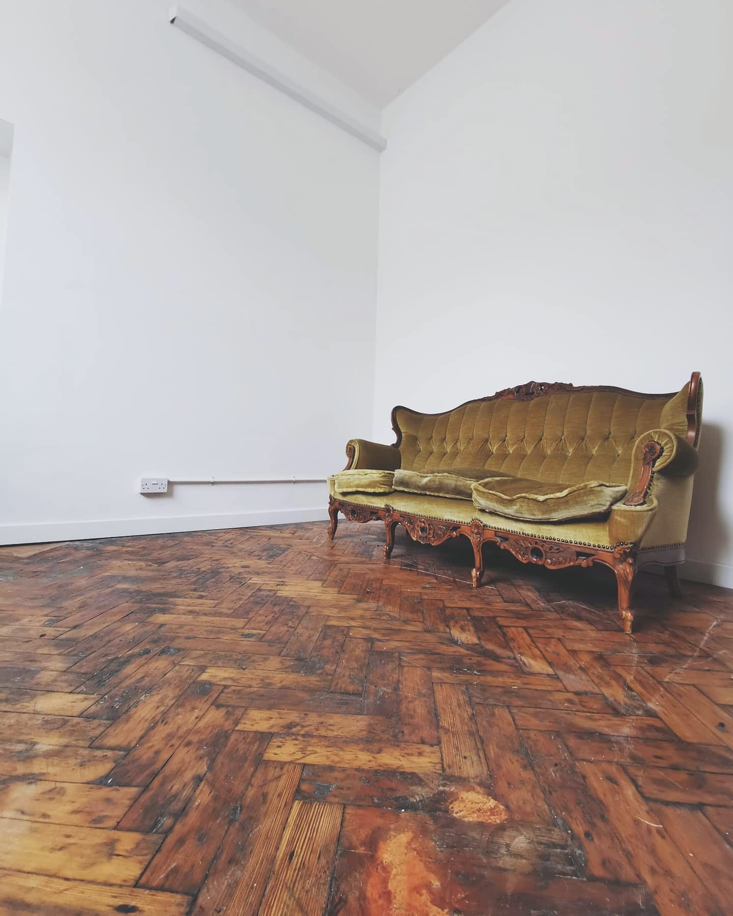 THE SALON - t5q2clbqcif.jpg