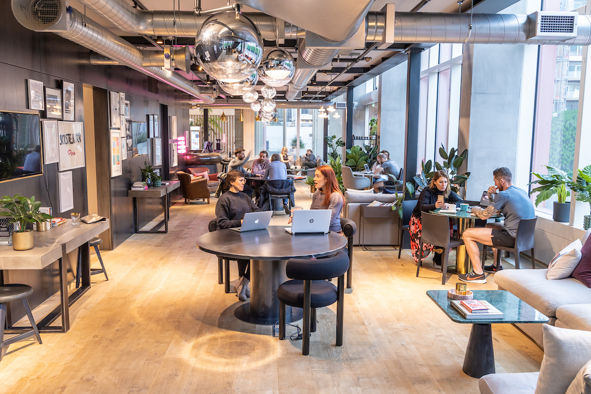 Modern lounge workspace with natural light, ideal for networking events and meetings.