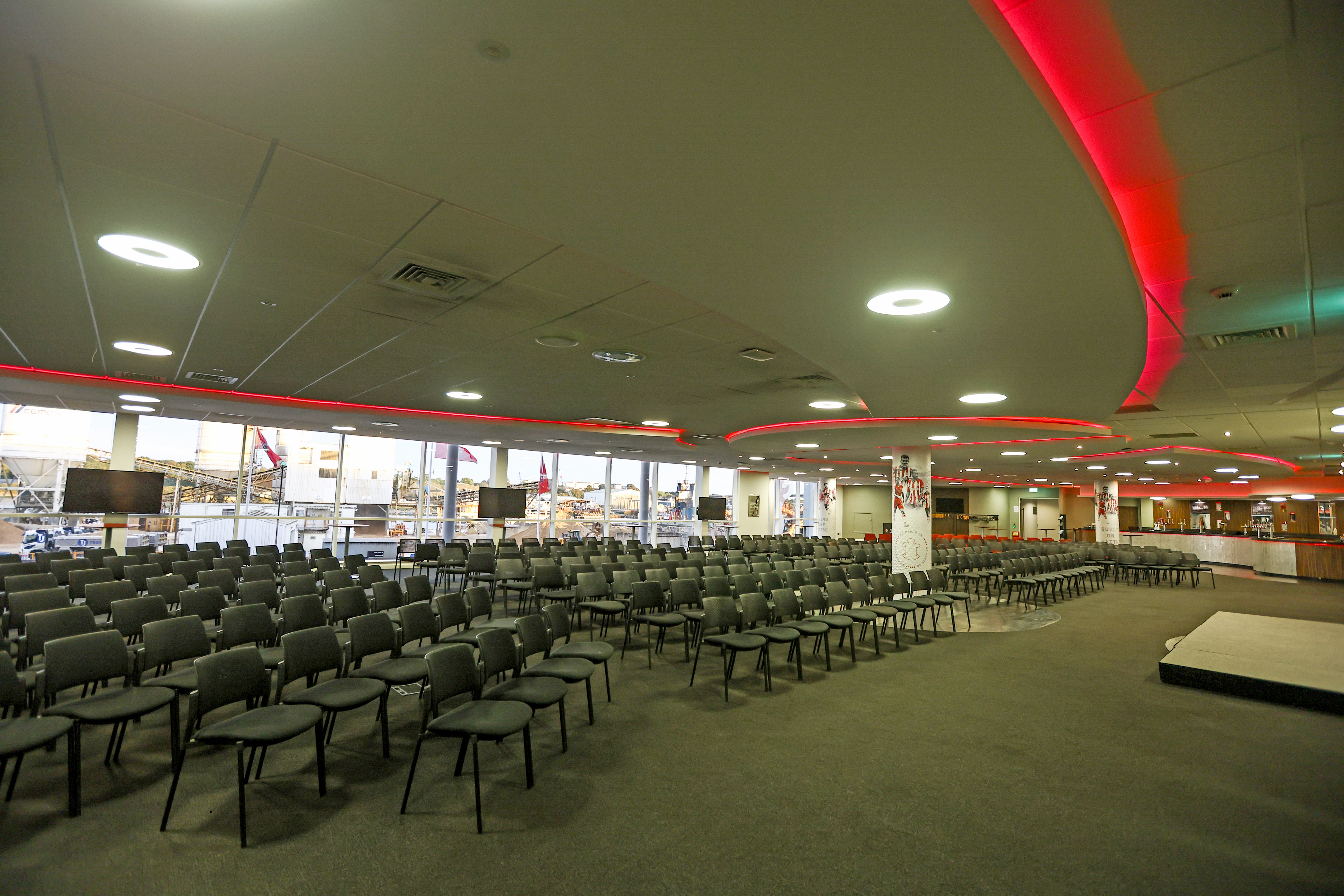 Mike Channon Suite - vmjgx5ueem1.JPG