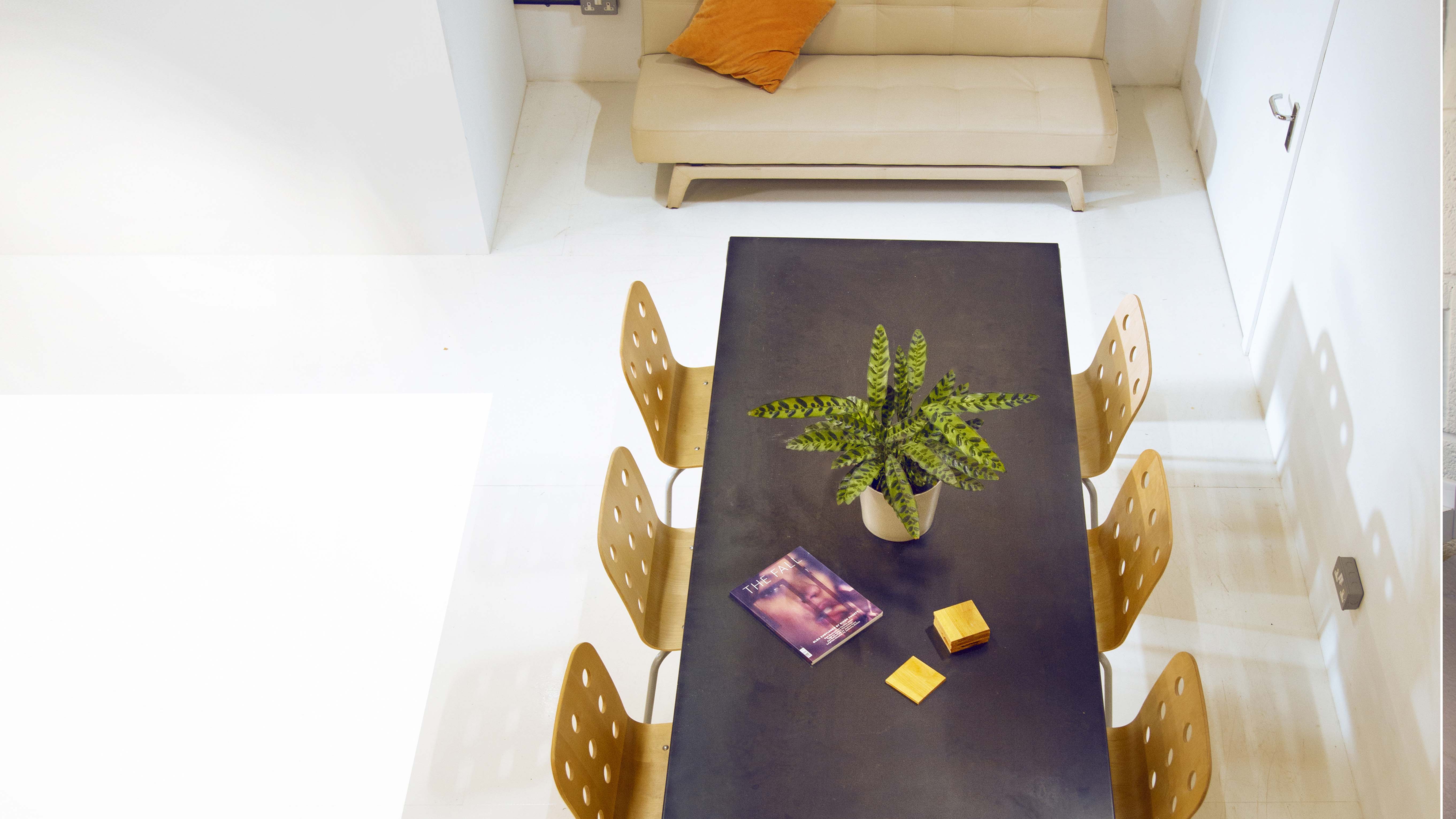 Modern meeting space with sleek black table, ideal for workshops and discussions.