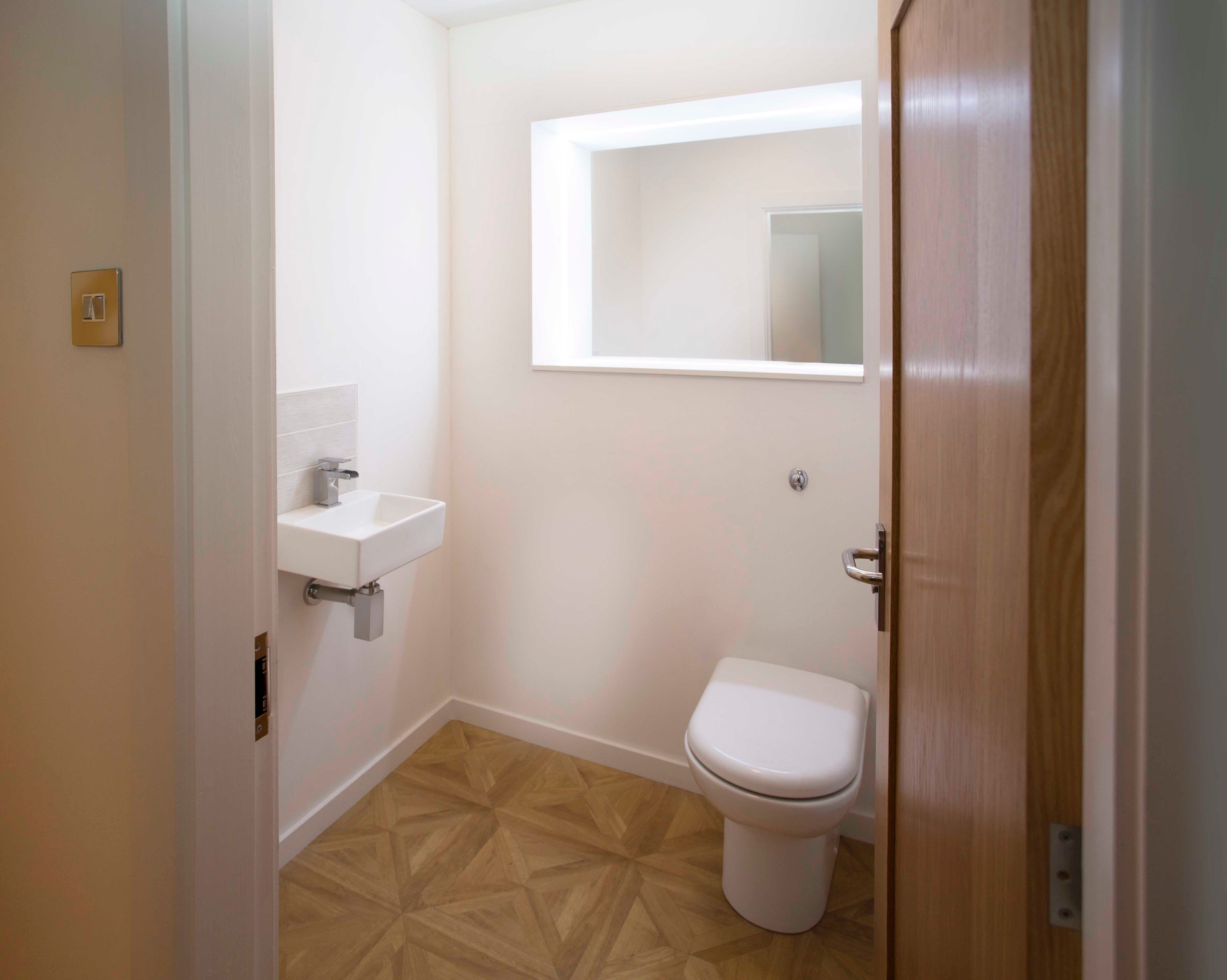 Des Fildes Hire Studio - image 6